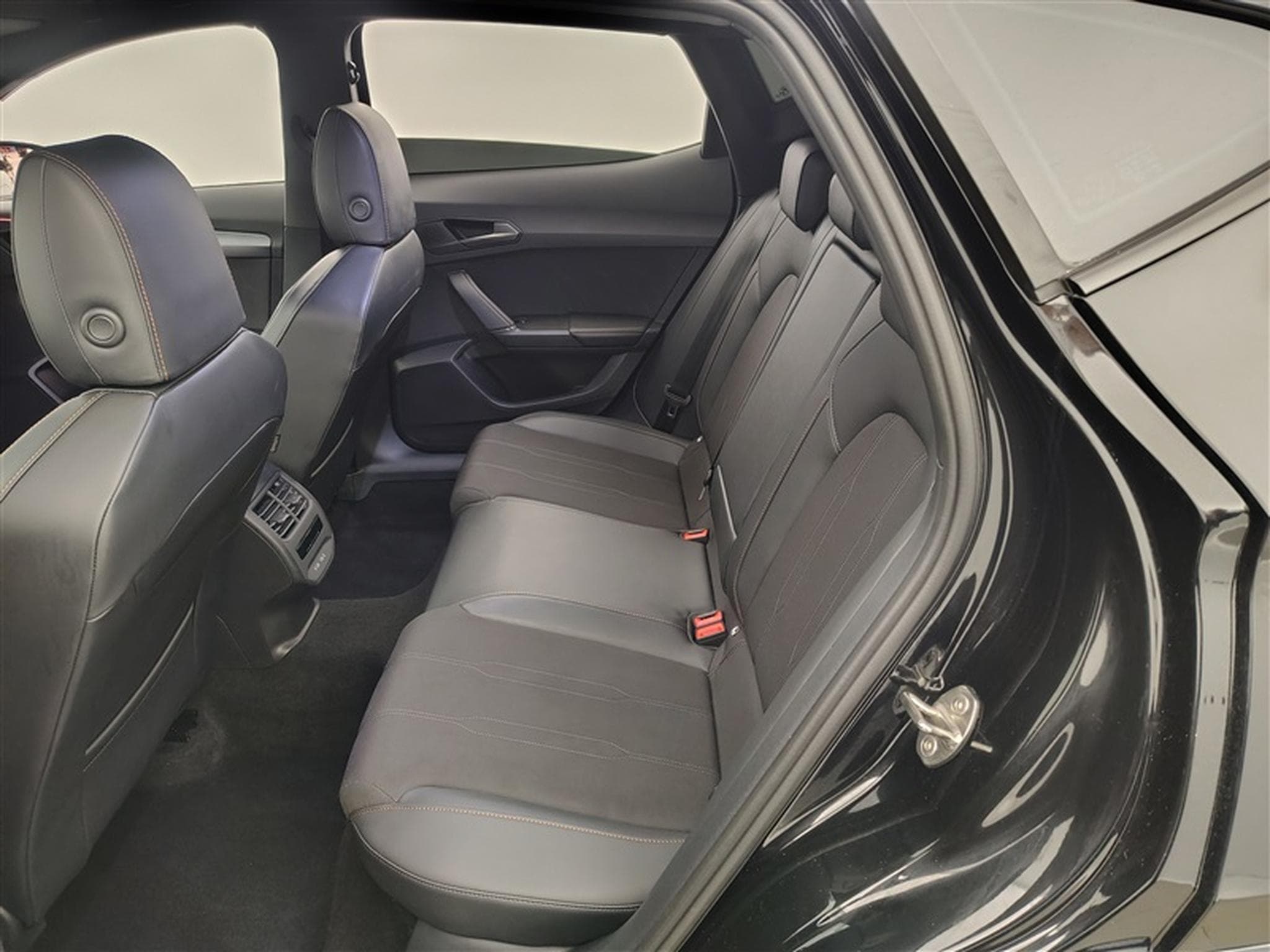 Cupra Formentor 1.5 eTSI MHEV Business DSG (2024) - Photo 13