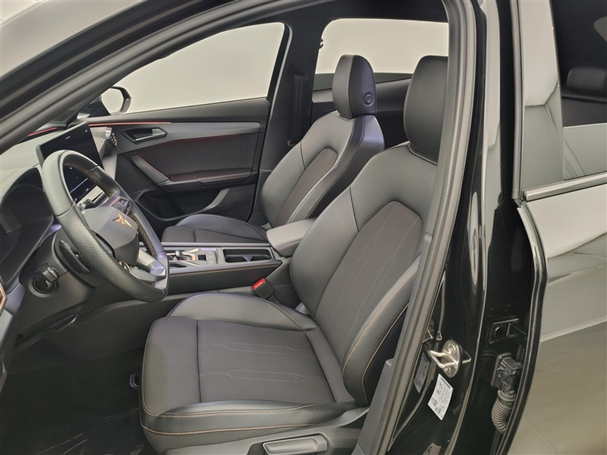 Cupra Formentor 1.5 eTSI MHEV Business DSG (2024) - Photo 7