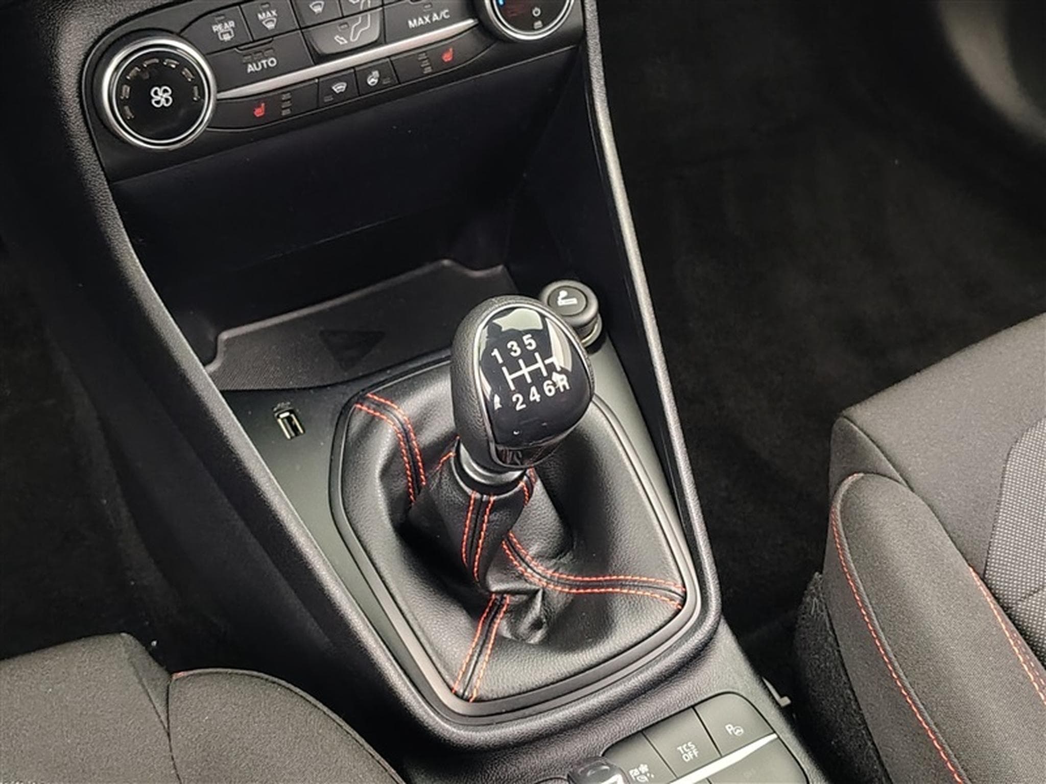 Ford Fiesta 1.0 EcoBoost ST-Line (2023) - Photo 12