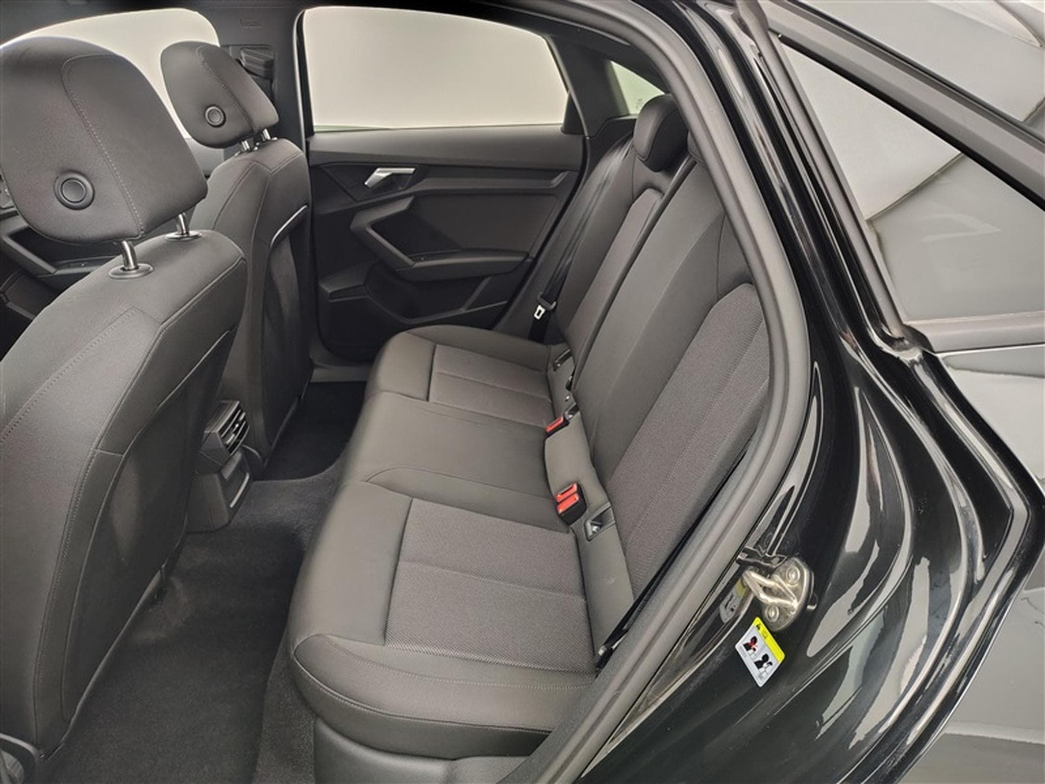 Audi A3 30 TFSI Navi Cockpit / Led / PDC / Pano (2023) - Photo 13