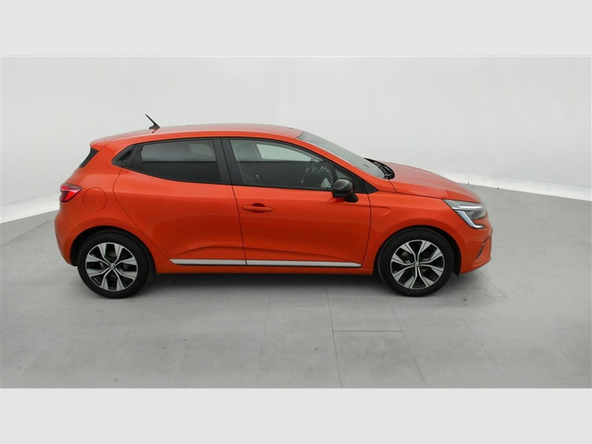 Renault Clio 1.0 TCe Evolution GPF (2023) - Photo 22