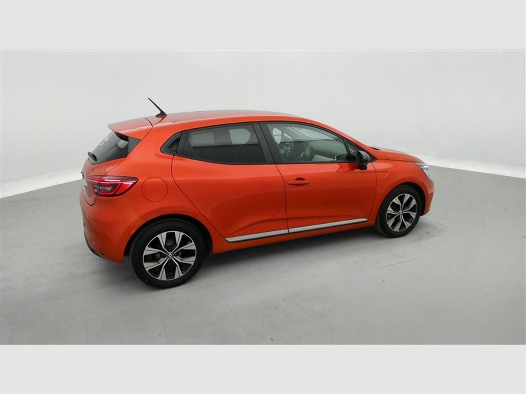 Renault Clio 1.0 TCe Evolution GPF (2023) - Photo 23