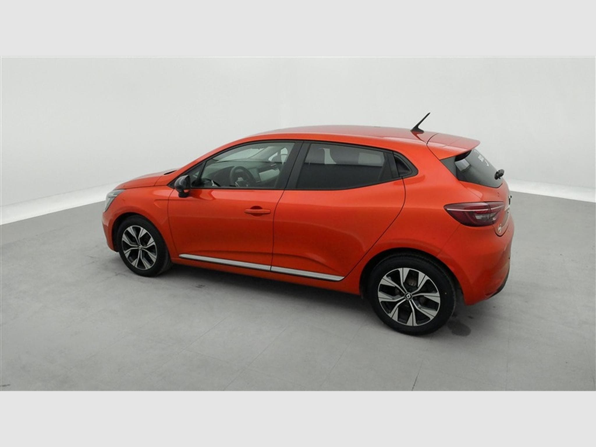 Renault Clio 1.0 TCe Evolution GPF (2023) - Photo 25