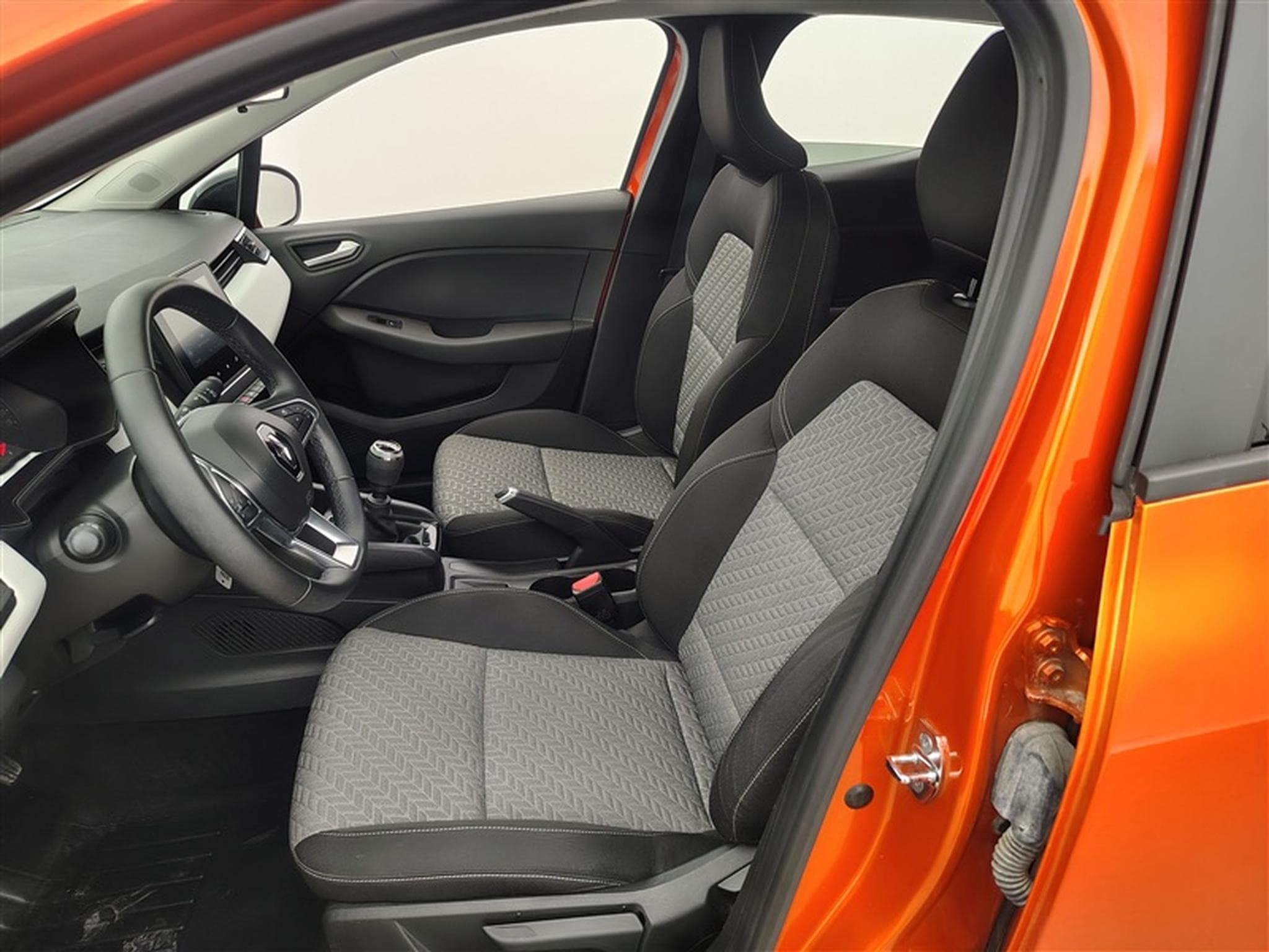 Renault Clio 1.0 TCe Evolution GPF (2023) - Photo 7