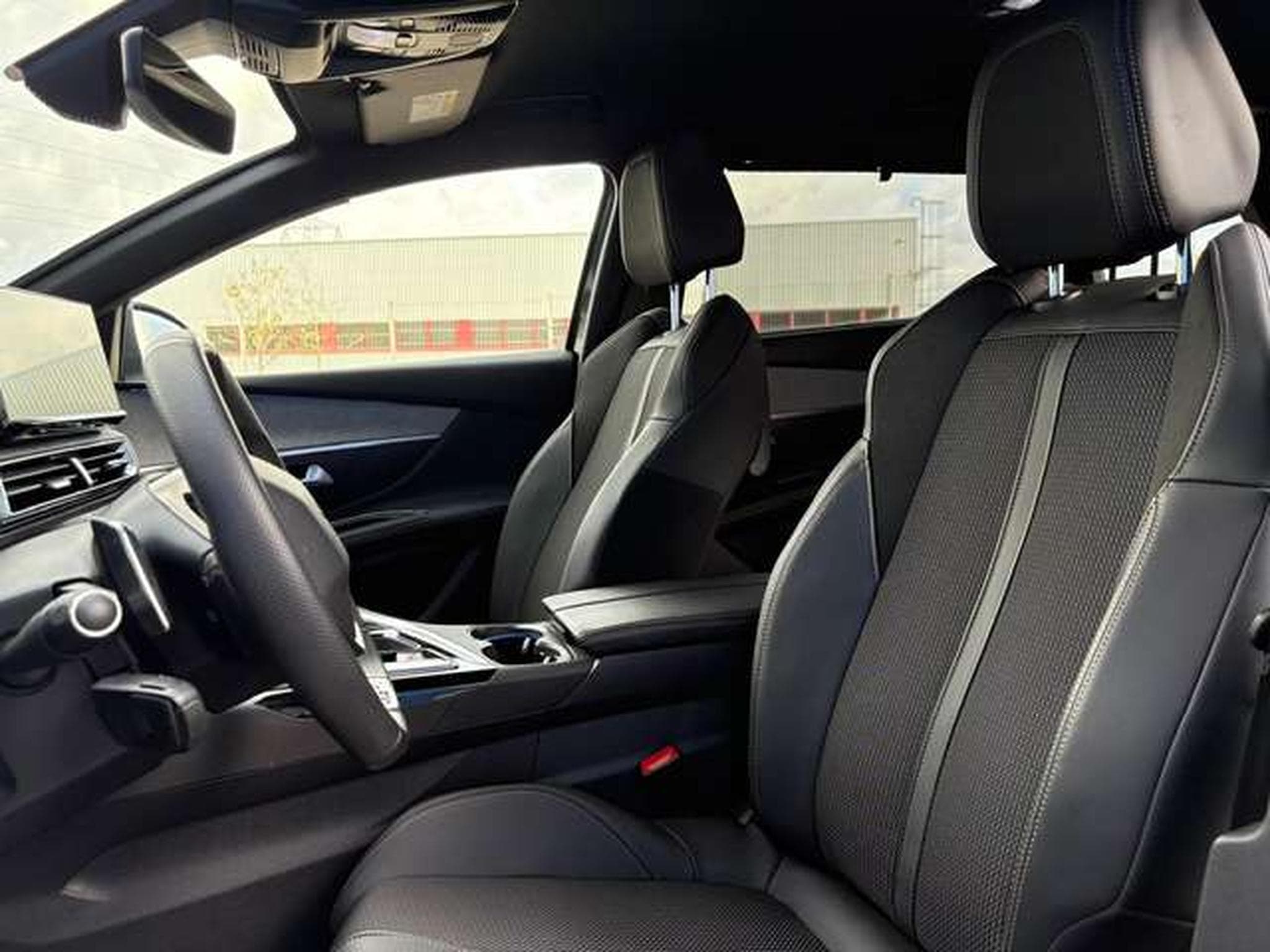 Peugeot 5008 5008 Hybrid 136 e-DSC GT (2024) - Foto 4