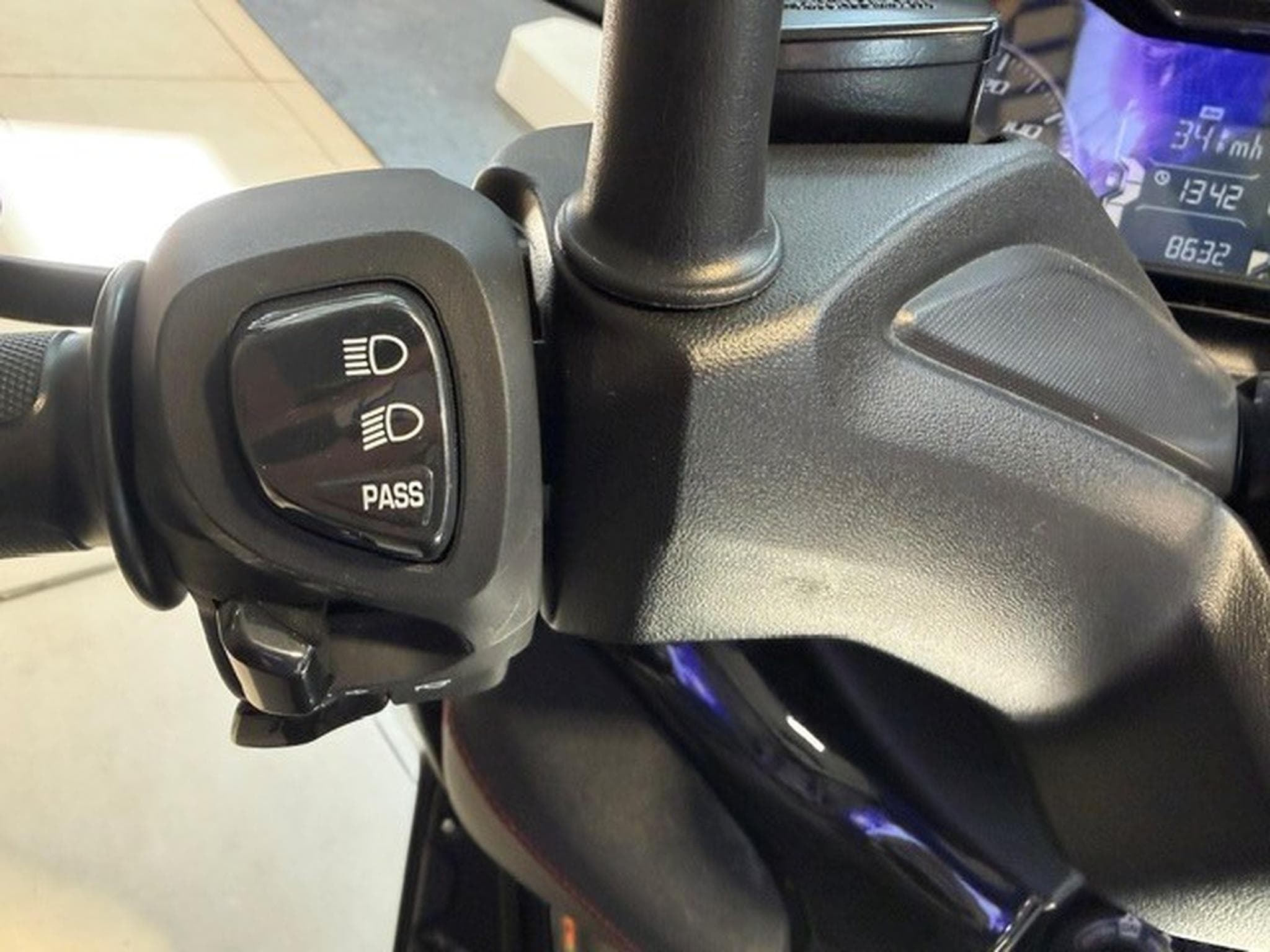 Yamaha X-Max Tech Max (2023) - Photo 11