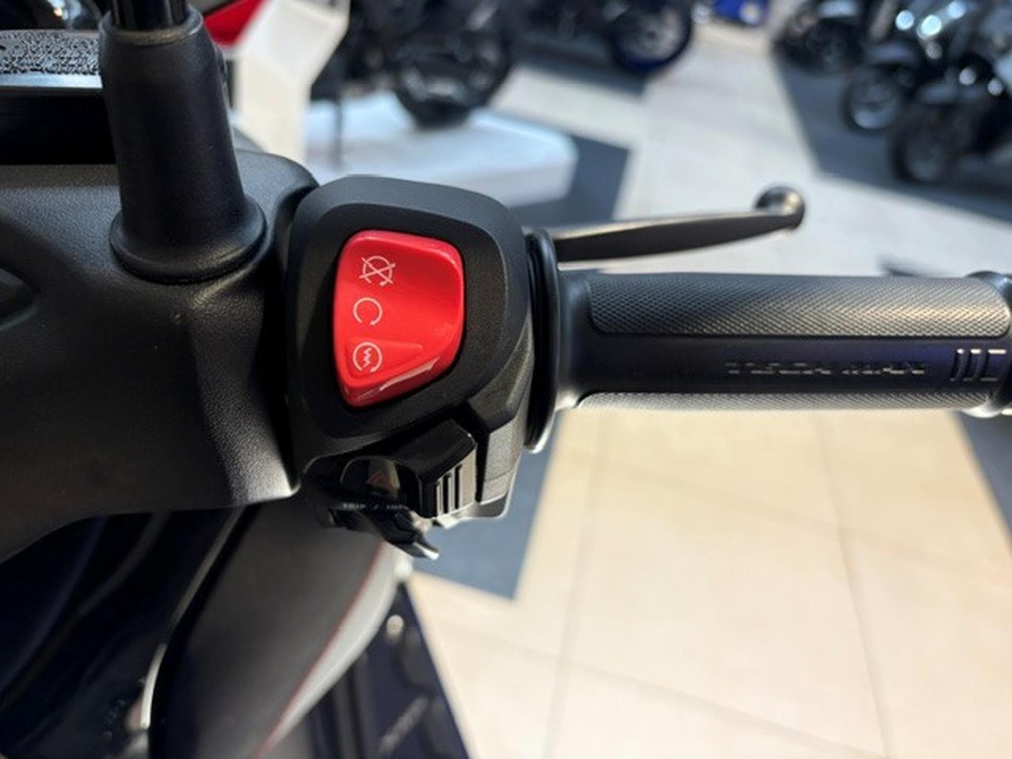 Yamaha X-Max Tech Max (2023) - Photo 12