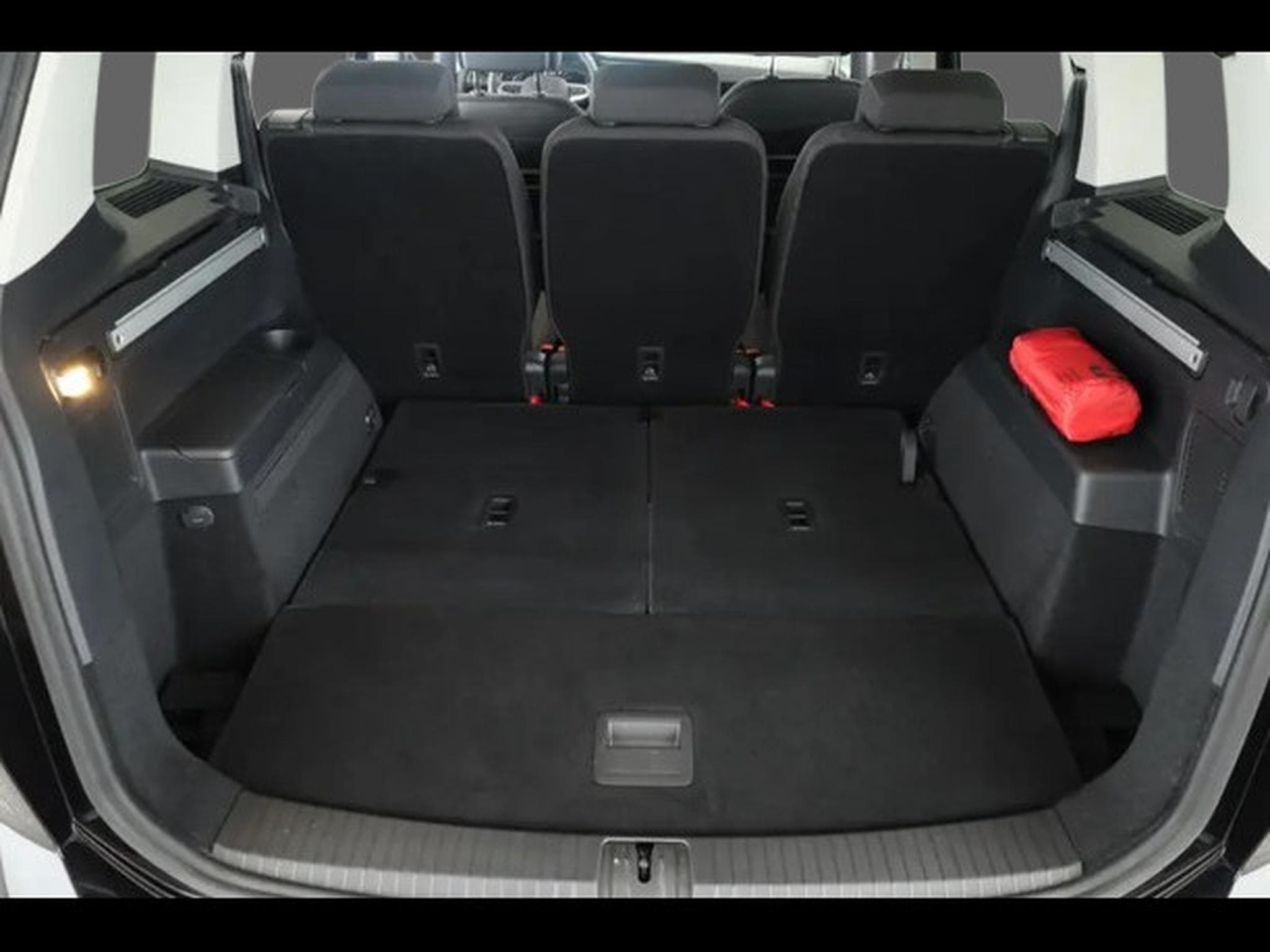 VW Touran 2.0 TDI DSG Highline 7 (2025) - Photo 14