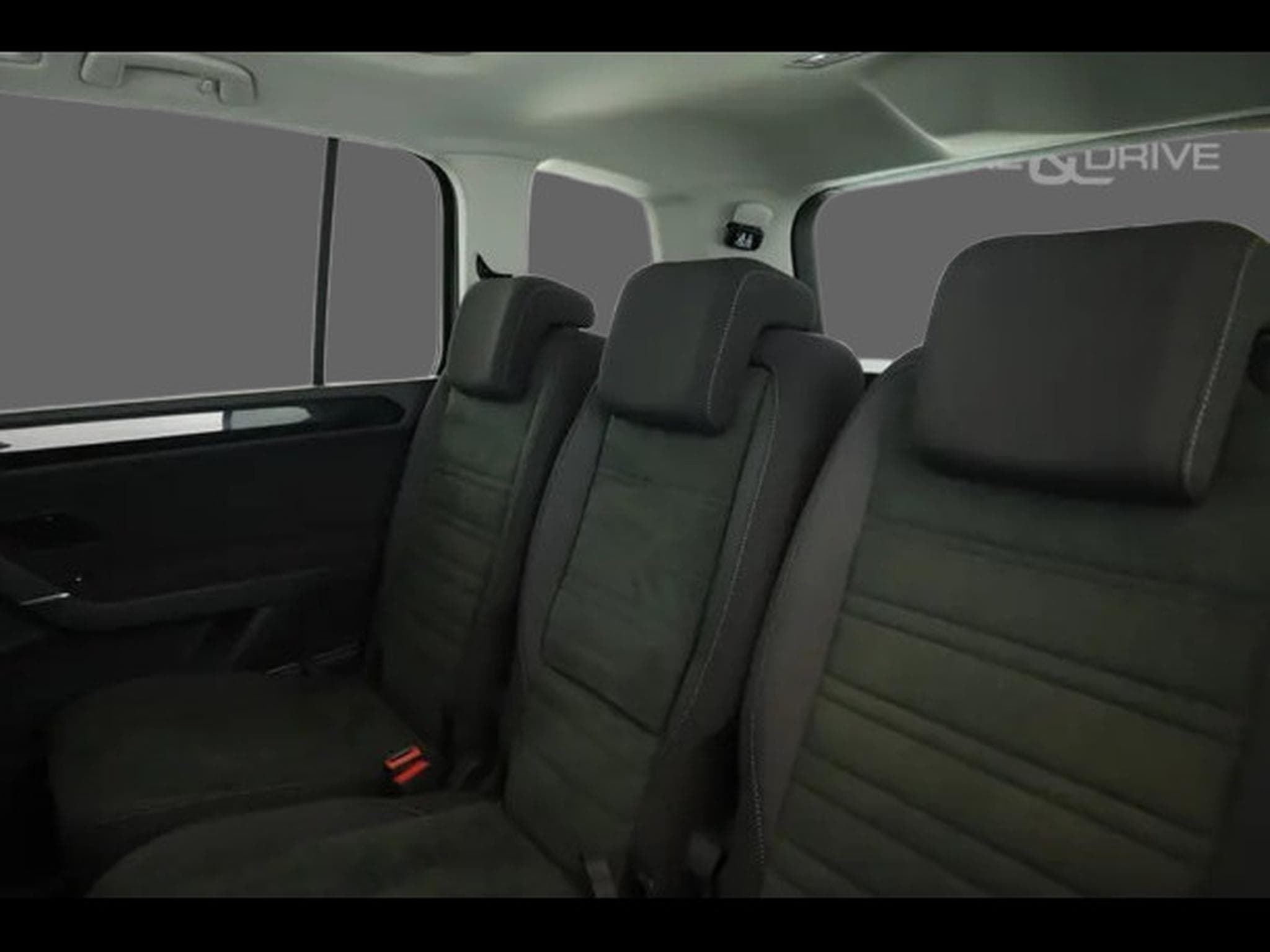 VW Touran 2.0 TDI DSG Highline 7 (2025) - Photo 8