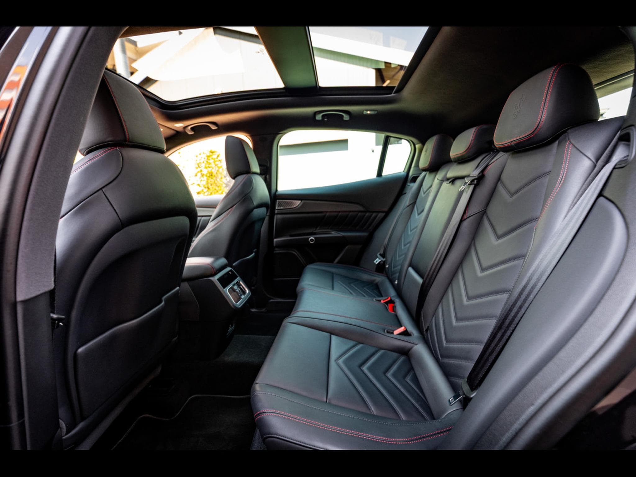 Maserati Grecale TROFEO V6 AWD (530 CH) - NERO TEMPESTA - MASERATI WARRANTY 1 (2022) - Foto 11
