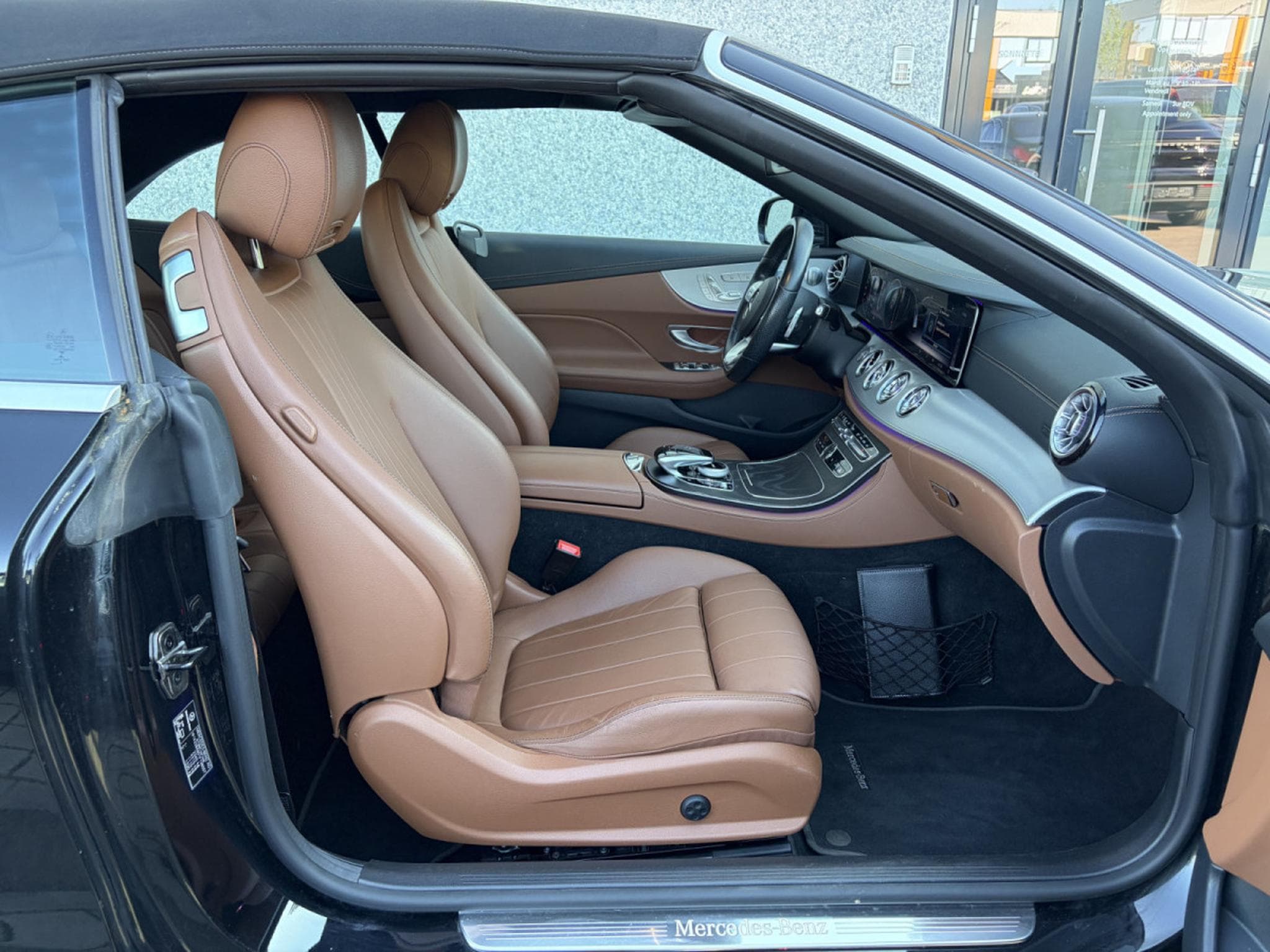 Mercedes E 200 E200 AMG LINE/ BI-COLOR /AMG-LINE/ BURMESTER/ 360° (2020) - Foto 14