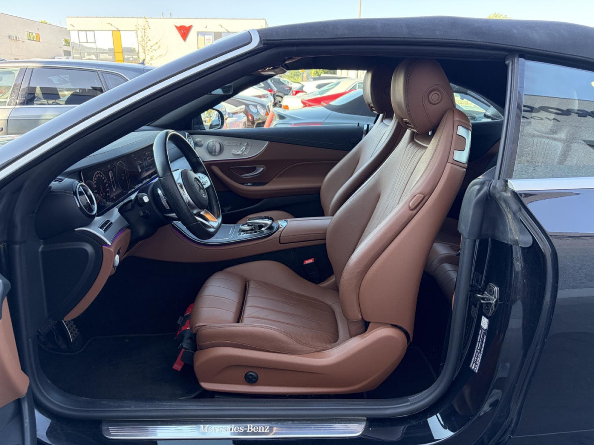 Mercedes E 200 E200 AMG LINE/ BI-COLOR /AMG-LINE/ BURMESTER/ 360° (2020) - Foto 16
