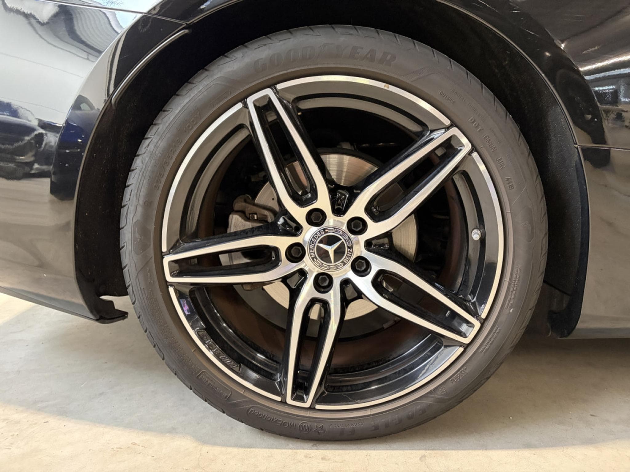 Mercedes E 200 E200 AMG LINE/ BI-COLOR /AMG-LINE/ BURMESTER/ 360° (2020) - Foto 18