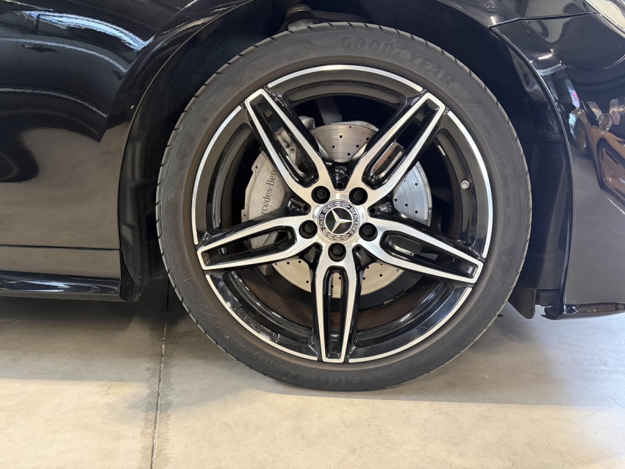 Mercedes E 200 E200 AMG LINE/ BI-COLOR /AMG-LINE/ BURMESTER/ 360° (2020) - Foto 19