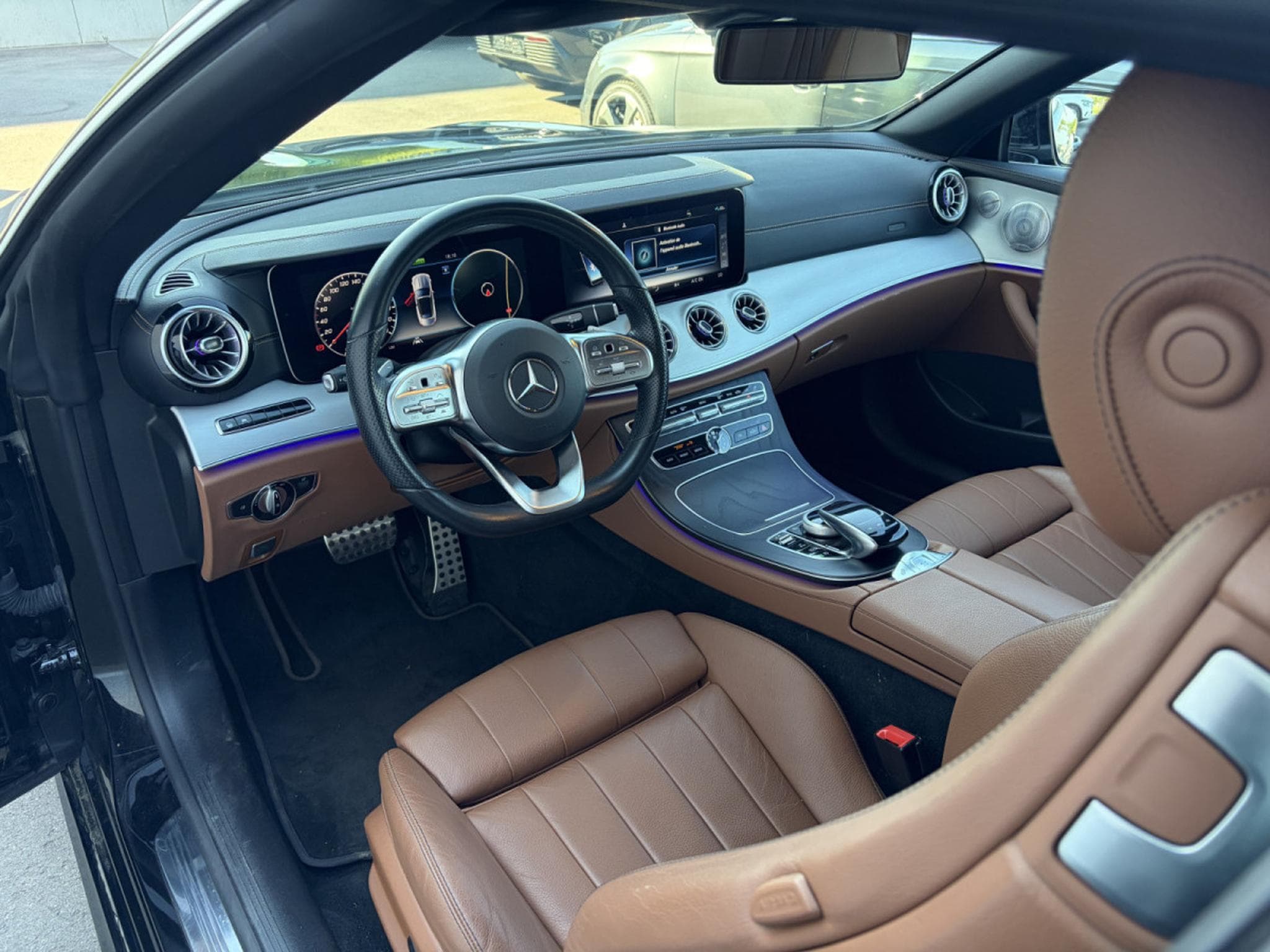 Mercedes E 200 E200 AMG LINE/ BI-COLOR /AMG-LINE/ BURMESTER/ 360° (2020) - Foto 4