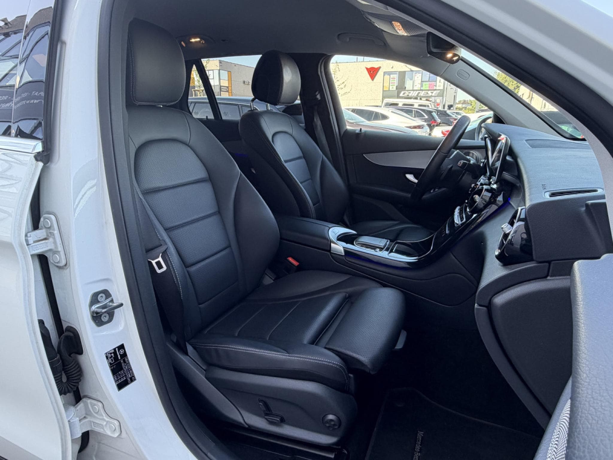 Mercedes GLC 300 GLC300e 4MATIC/ SUSPENSIONS PNEUMATIQUES/ BURMESTER/ AGILITY (2021) - Foto 17