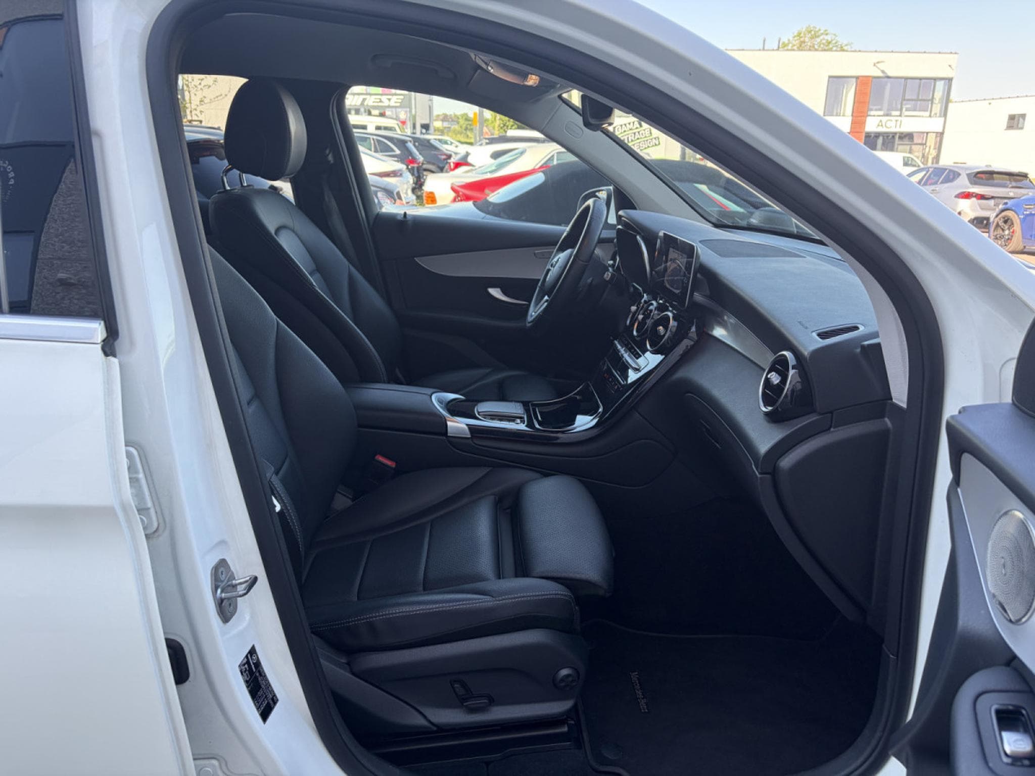 Mercedes GLC 300 GLC300e 4MATIC/ SUSPENSIONS PNEUMATIQUES/ BURMESTER/ AGILITY (2021) - Foto 18