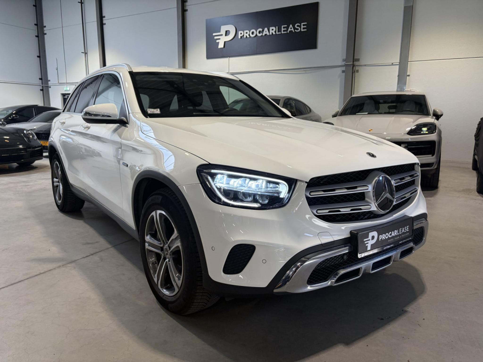 Mercedes GLC 300 GLC300e 4MATIC/ SUSPENSIONS PNEUMATIQUES/ BURMESTER/ AGILITY (2021) - Foto 3