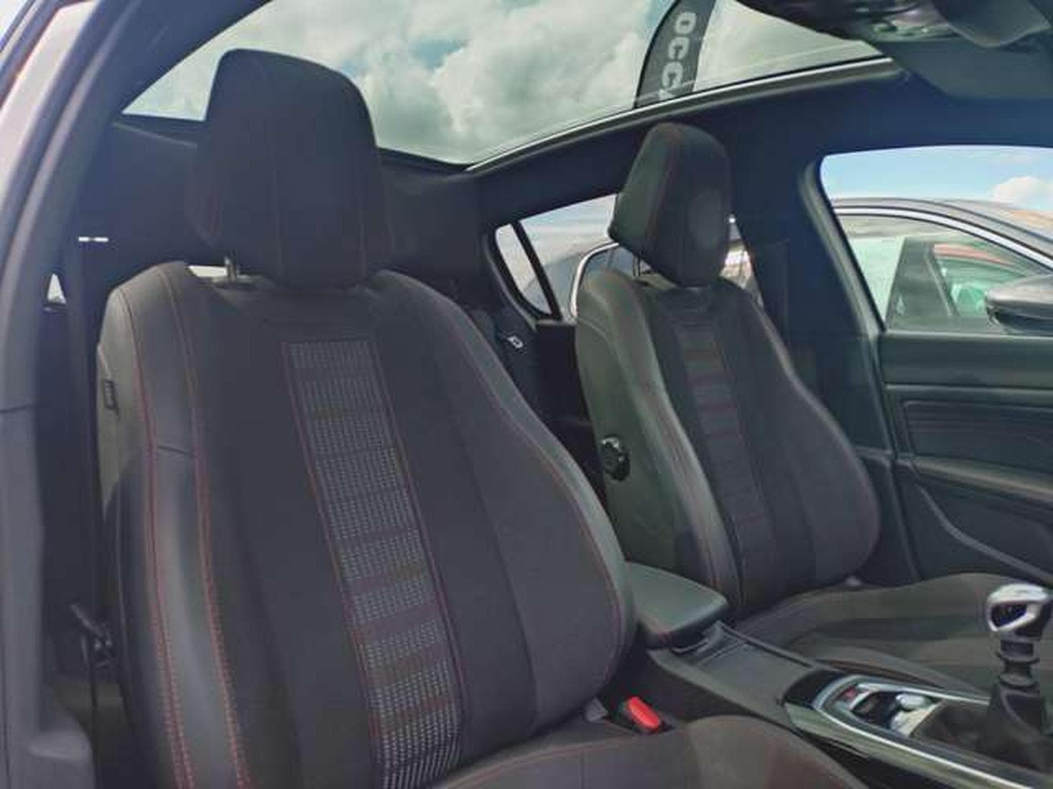 Peugeot 308 GT-Line (2018) - Photo 10