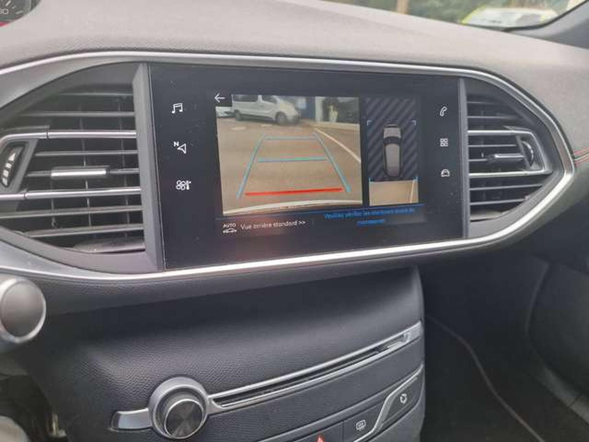 Peugeot 308 GT-Line (2018) - Photo 9