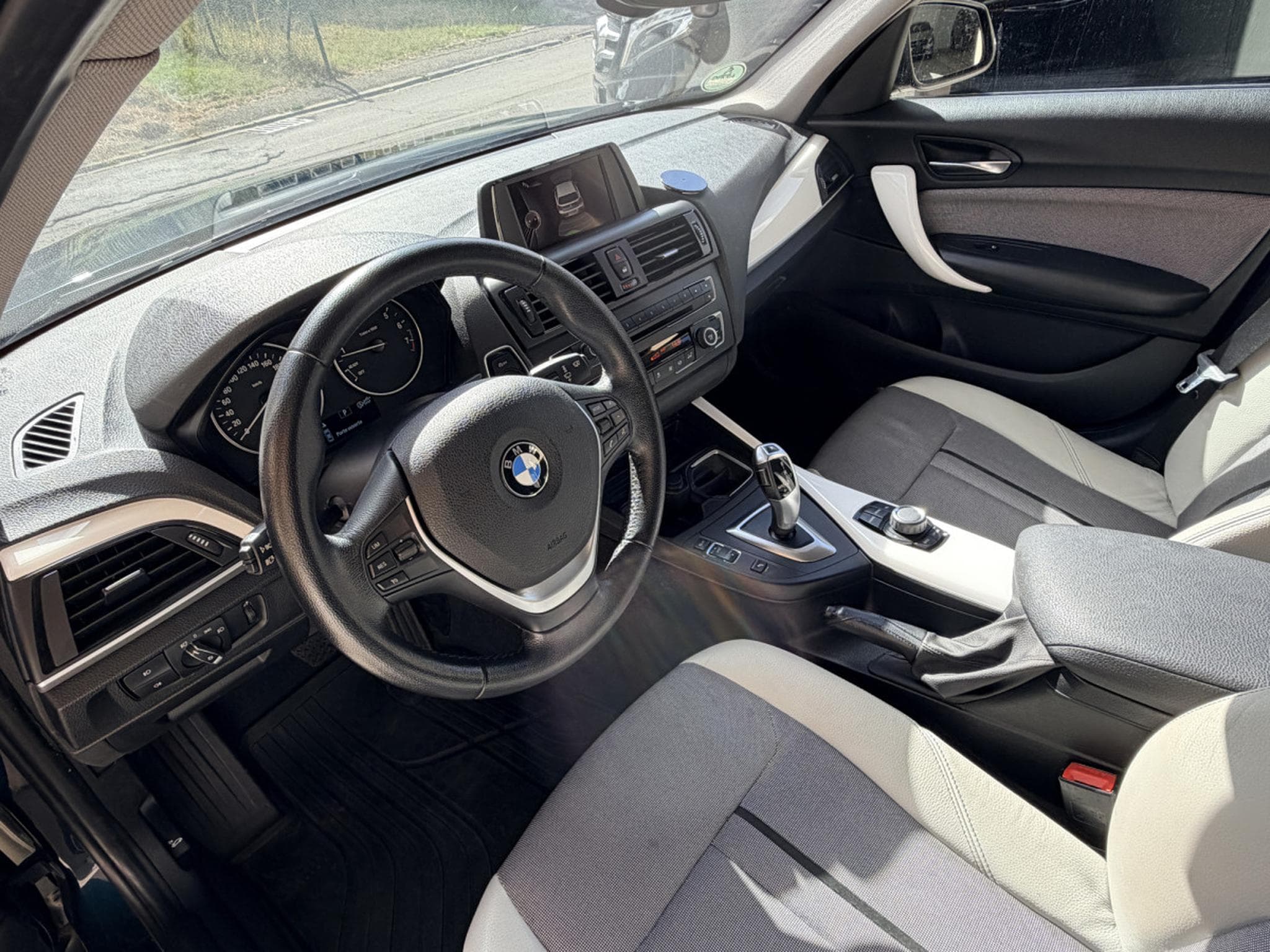 BMW 118 i URBAN Automatique 170cv (2014) - Photo 11