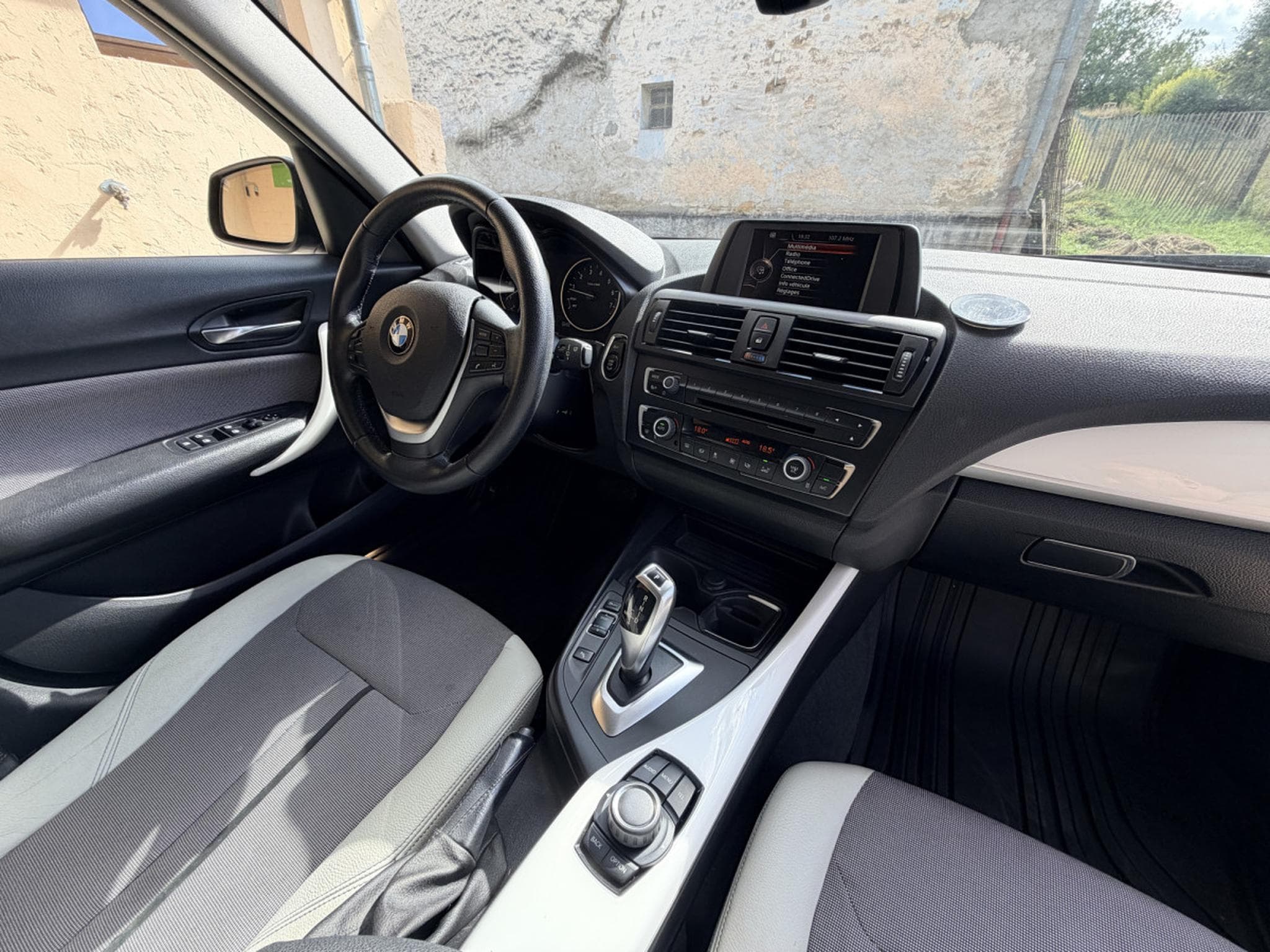BMW 118 i URBAN Automatique 170cv (2014) - Photo 7