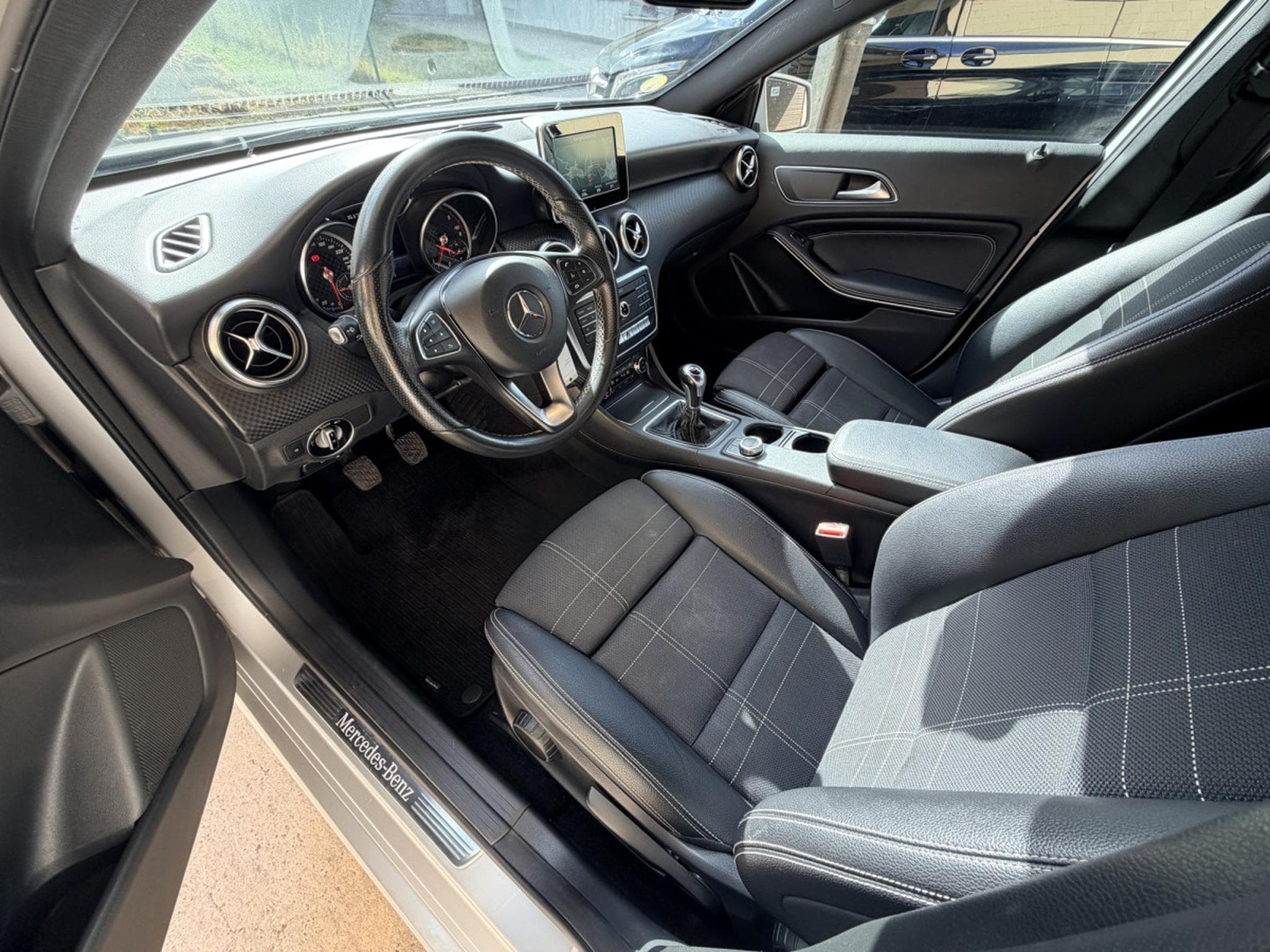 Mercedes A 200 d Urban 136cv (2016) - Photo 9