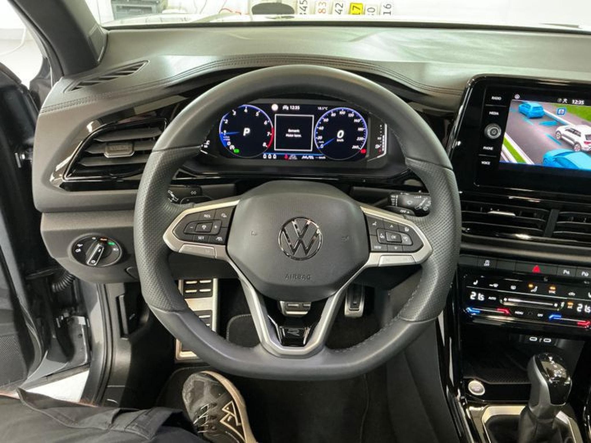 VW T-Roc R-Line Black Edition 1.5 TSI 150 CV DSG7 *PANO* BLACK* CAM * (2025) - Foto 6
