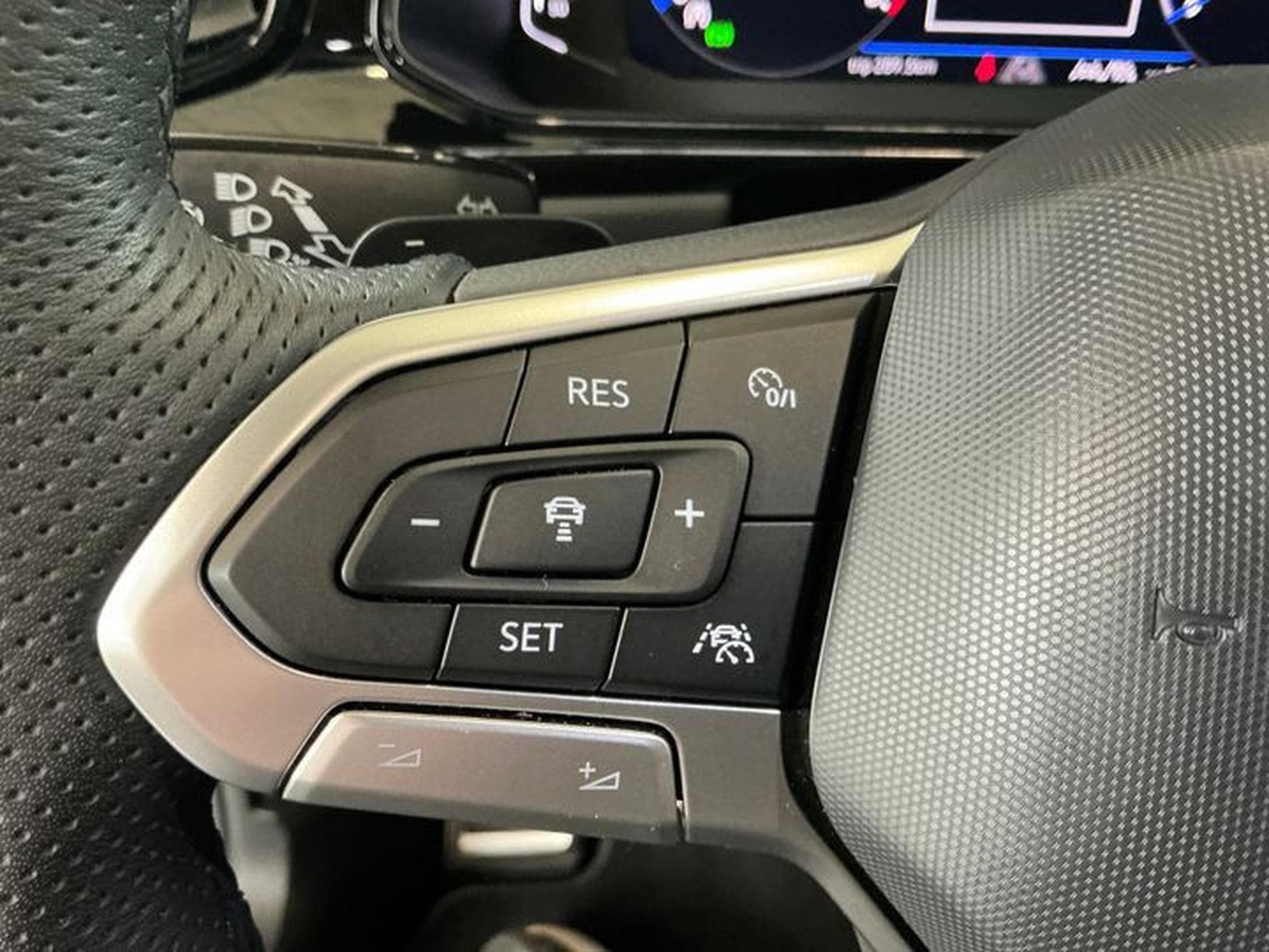 VW T-Roc R-Line Black Edition 1.5 TSI 150 CV DSG7 *PANO* BLACK* CAM * (2025) - Foto 7