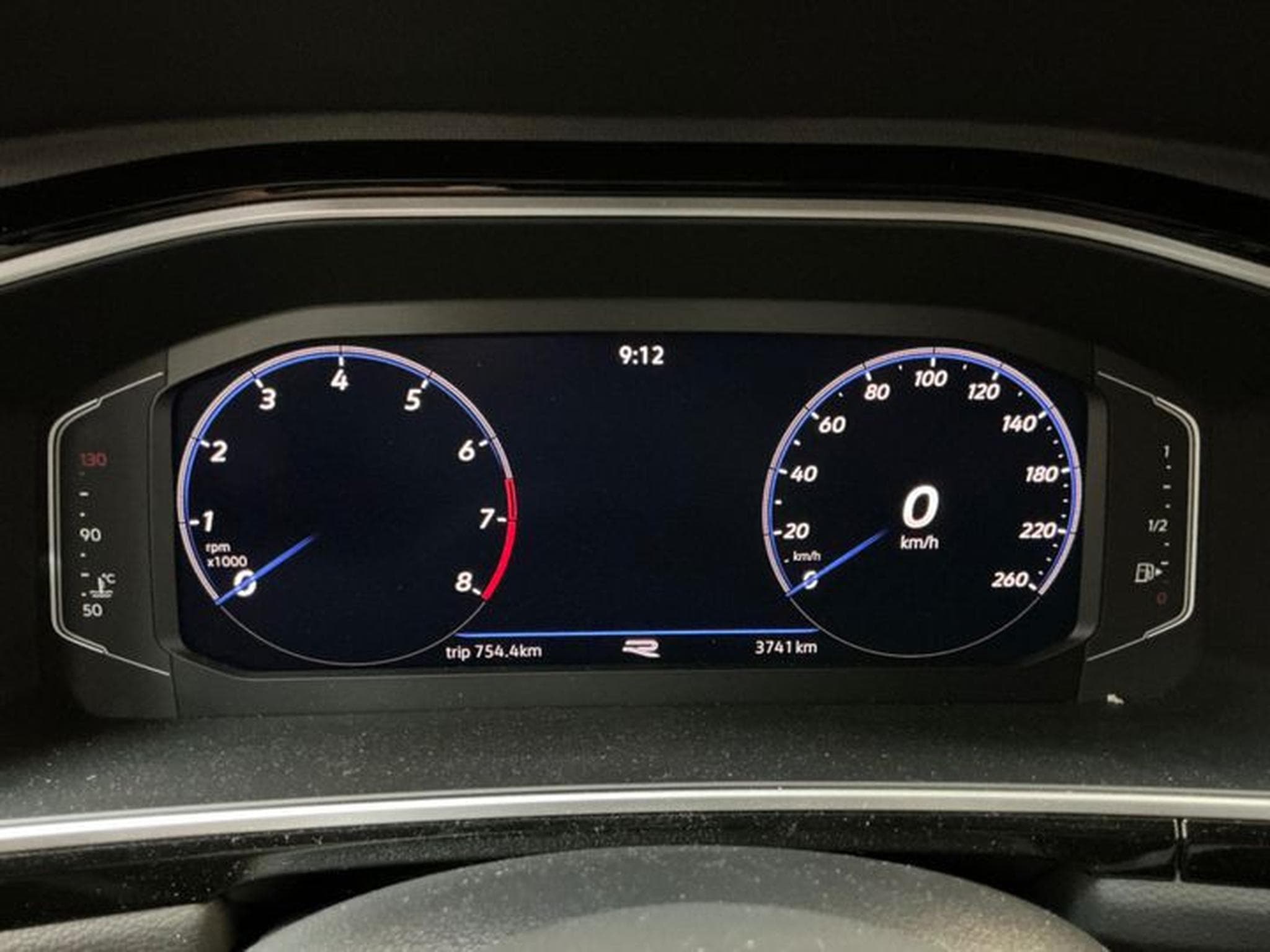 VW T-Roc R-Line 1.5 TSI 150 CV DSG7 *ACC* CAM * HAYON * (2025) - Foto 9