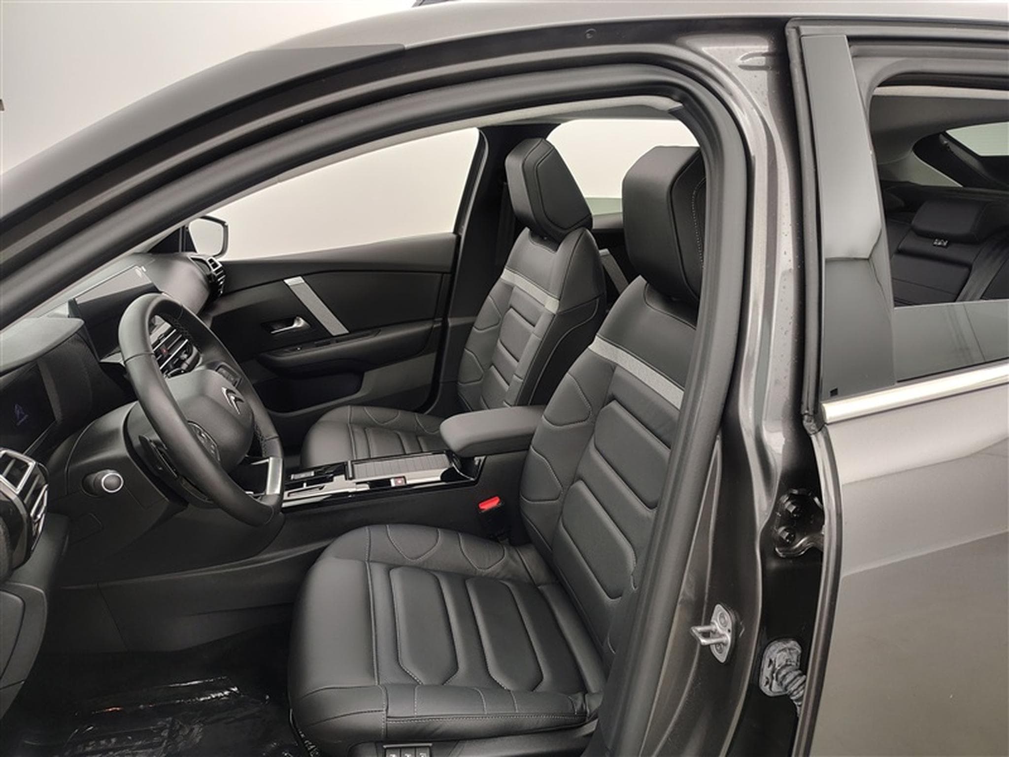 Citroen C4 1.2 PureTech 130cv EAT8 Shine NAVI / CUIR / TOIT PANO / HUD (2021) - Photo 7