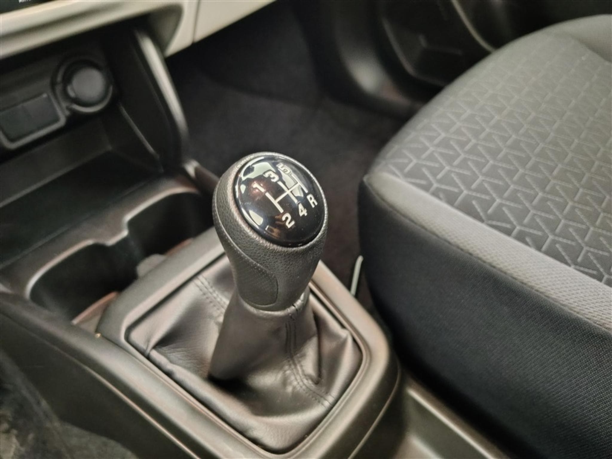 Suzuki Swift 1.2i SHVS GL NAVI / CARPLAY / CAMERA (2024) - Photo 12