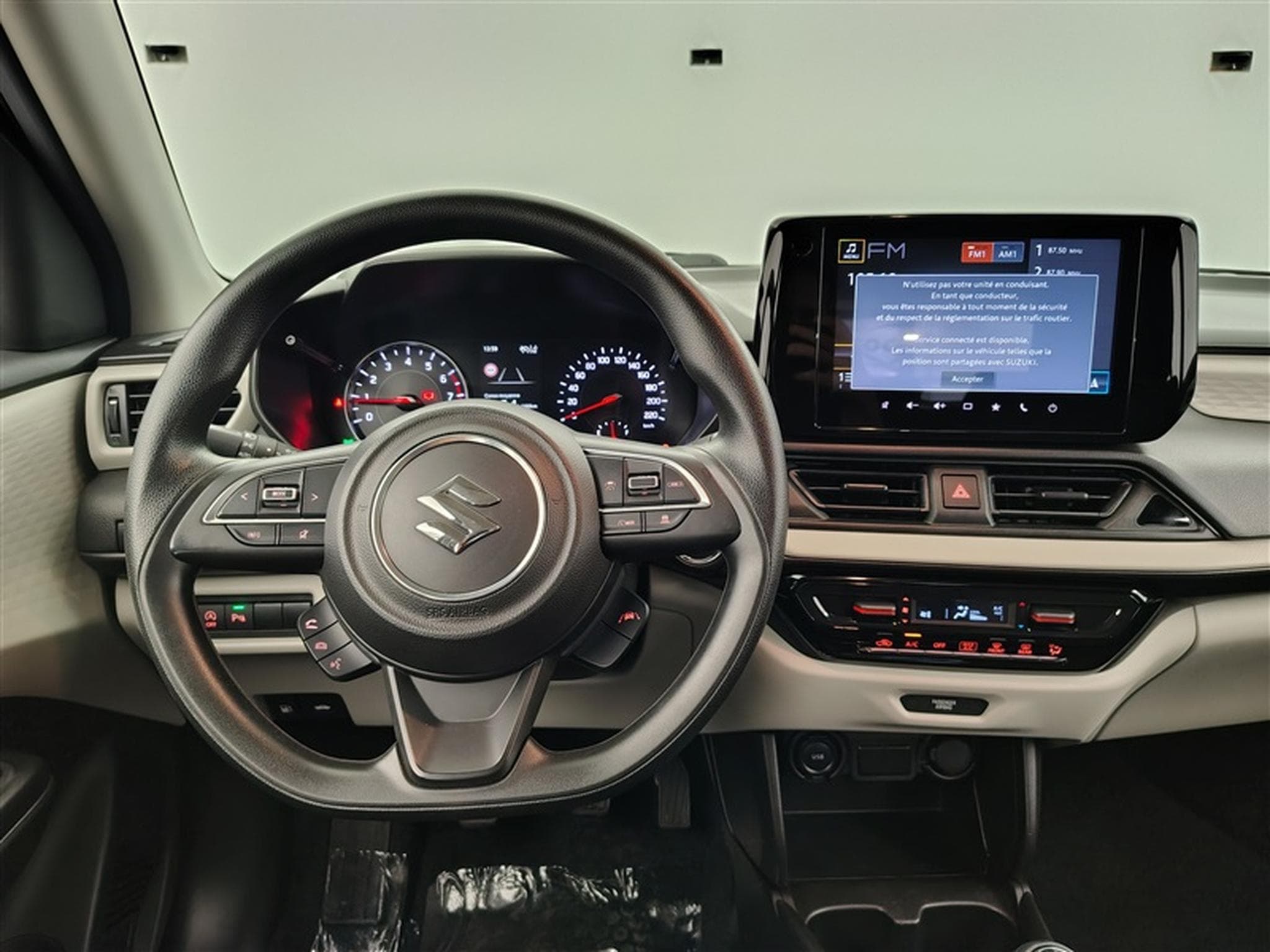 Suzuki Swift 1.2i SHVS GL NAVI / CARPLAY / CAMERA (2024) - Photo 9