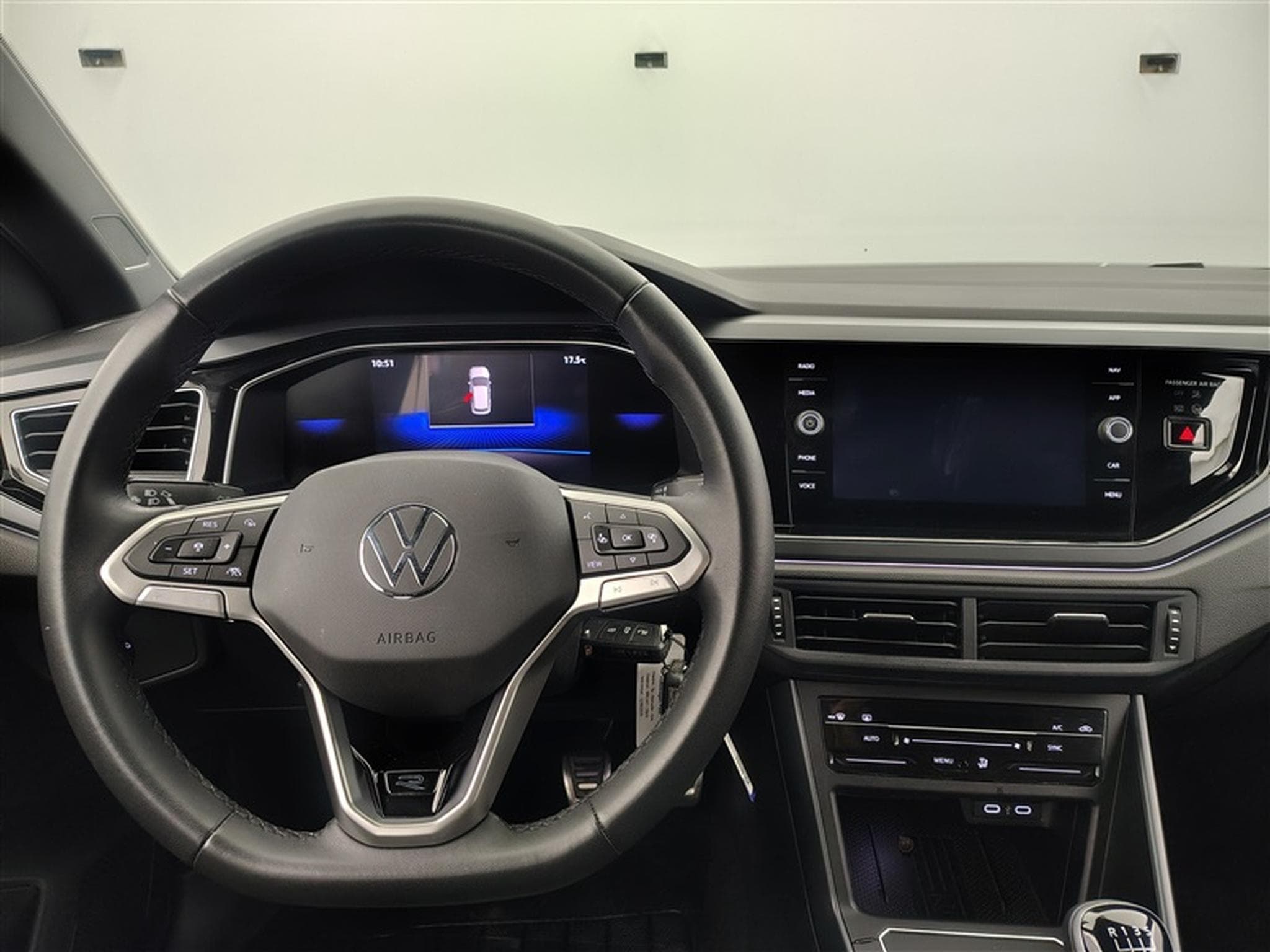 VW Polo 1.0 TSI 95cv R-Line CARPLAY / FULL LED / CAMERA / JA 17" (2025) - Photo 9