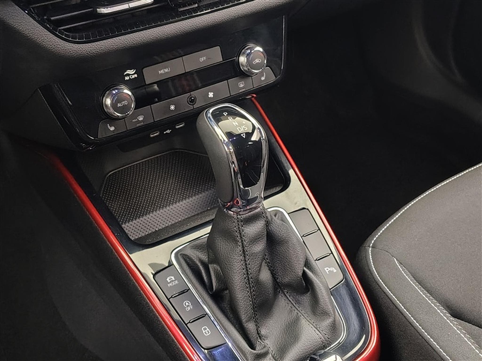 Skoda Fabia 1.0 TSI Monte Carlo DSG (2025) - Photo 12