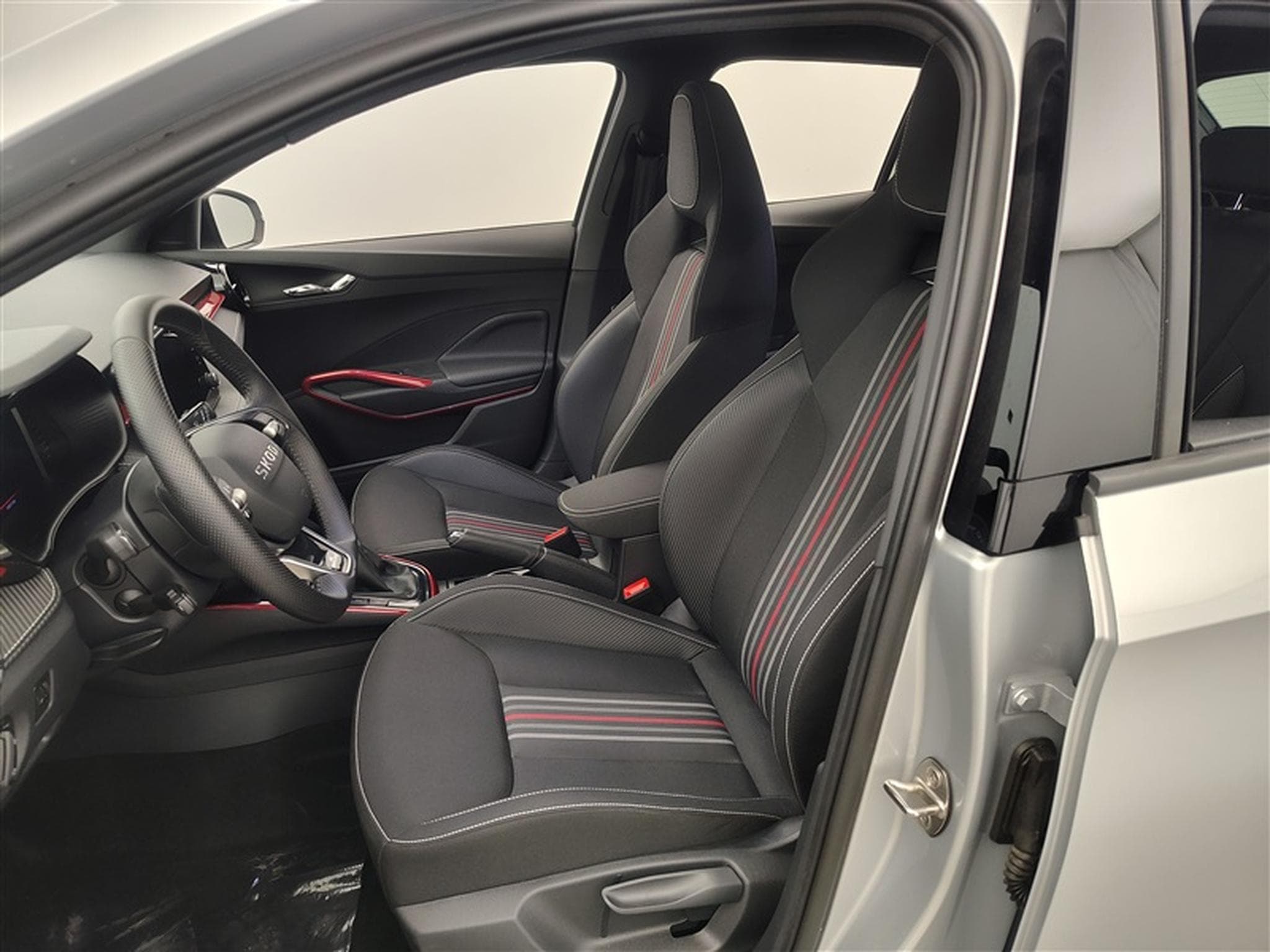 Skoda Fabia 1.0 TSI Monte Carlo DSG (2025) - Photo 7
