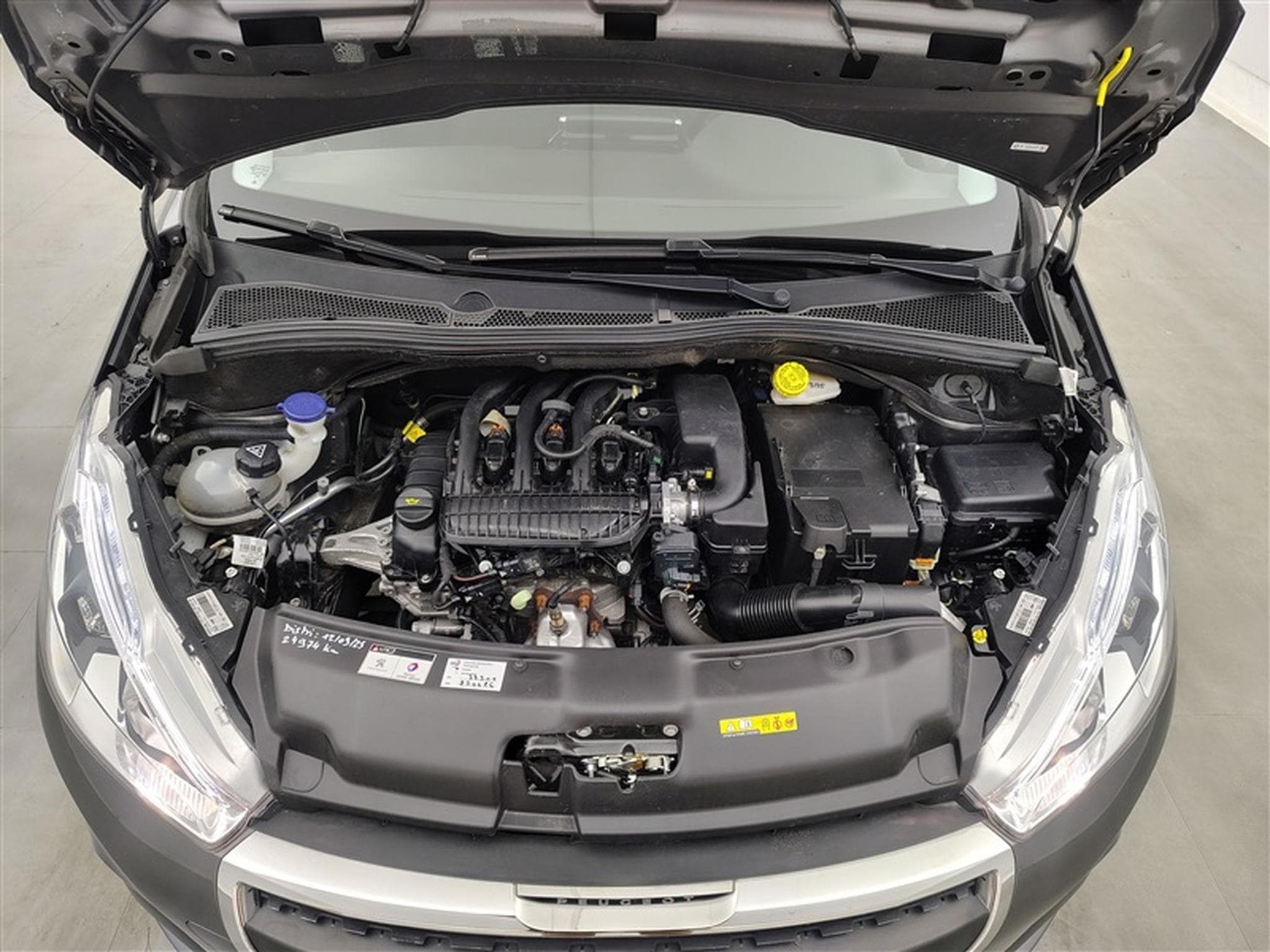 Peugeot 208 1.2i PureTech Signature CARPLAY / PDC / CLIM (2019) - Photo 18