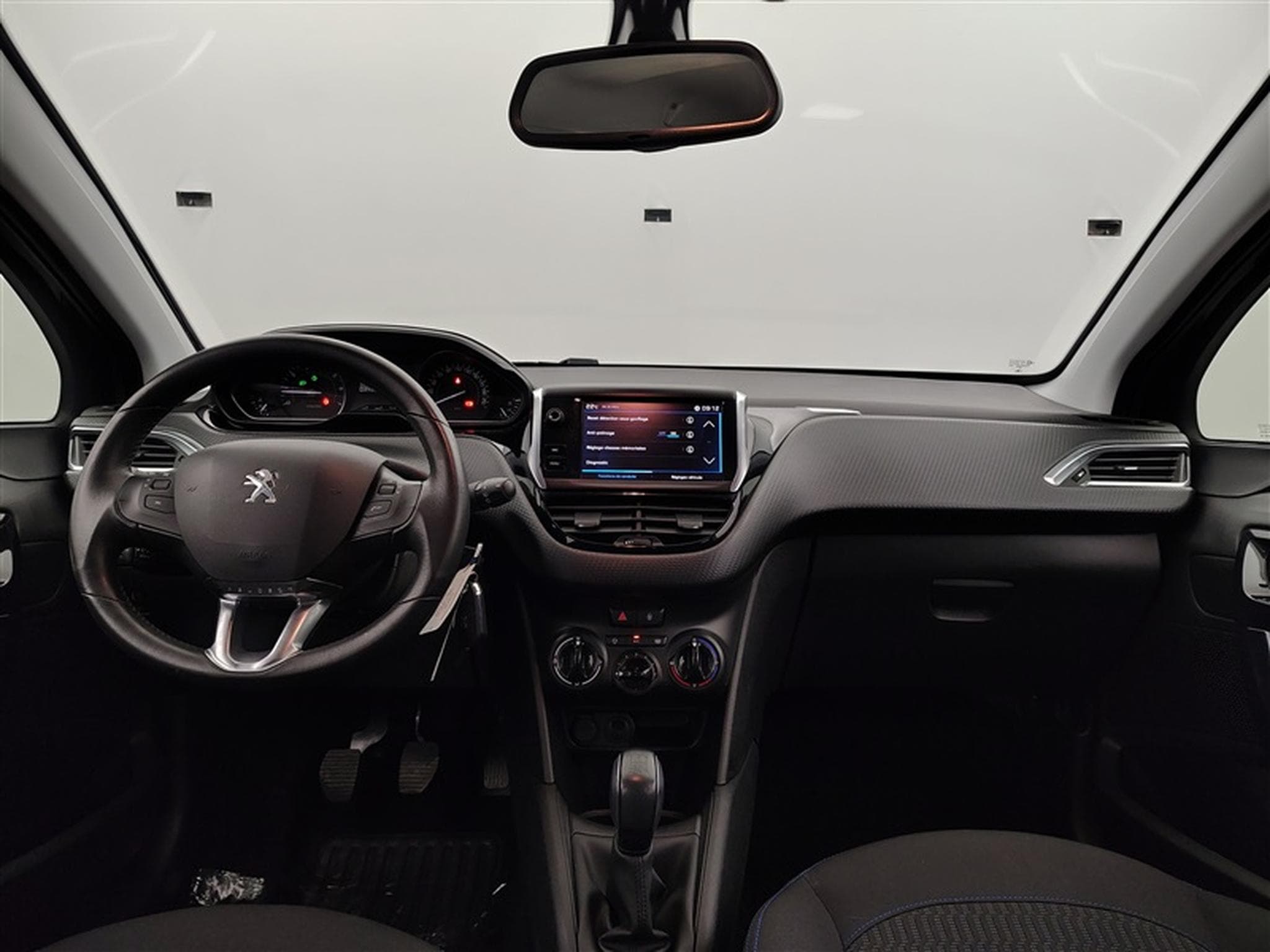 Peugeot 208 1.2i PureTech Signature CARPLAY / PDC / CLIM (2019) - Photo 7