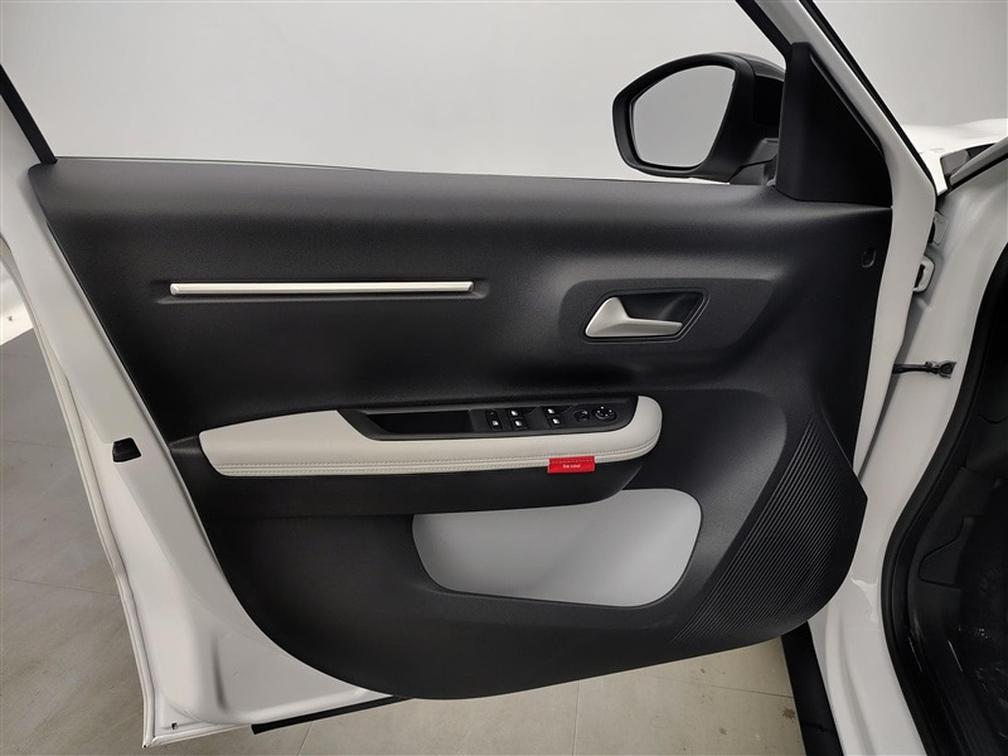Citroen C3 1.2i PureTech 100cv Max CARPLAY / FULL LED / PDC AR (2025) - Photo 17