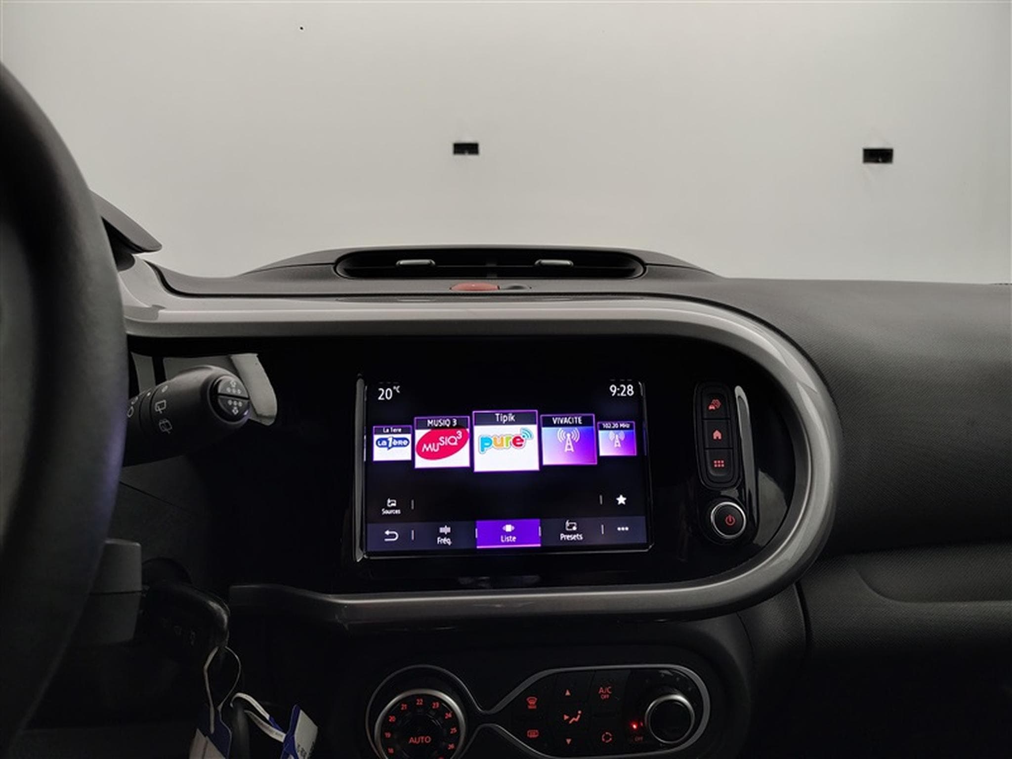 Renault Twingo 1.0i SCe Limited CARPLAY / CLIM AUTO / PDC (2022) - Photo 11
