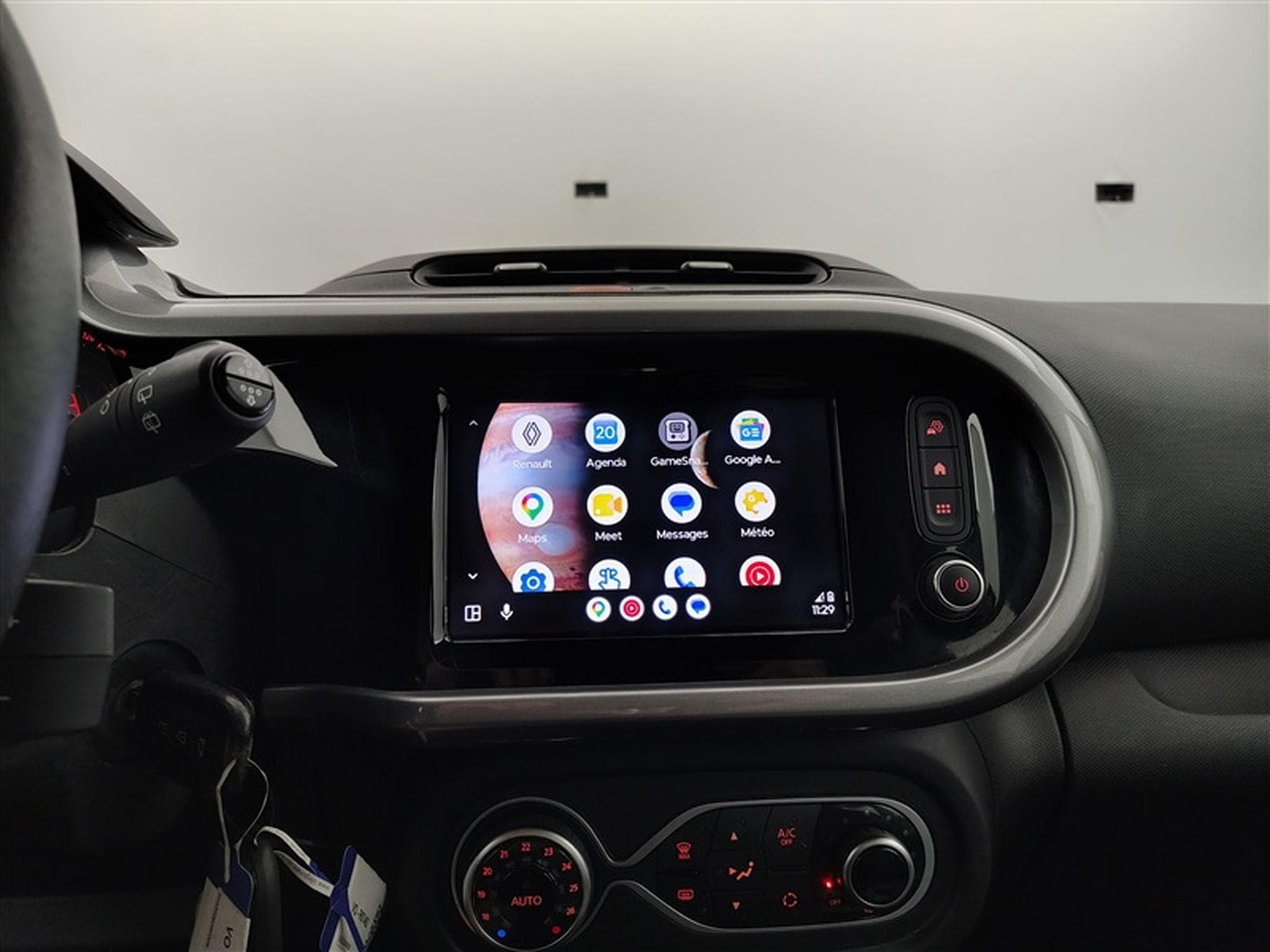 Renault Twingo 1.0i SCe Limited CARPLAY / CLIM AUTO / PDC (2022) - Photo 17