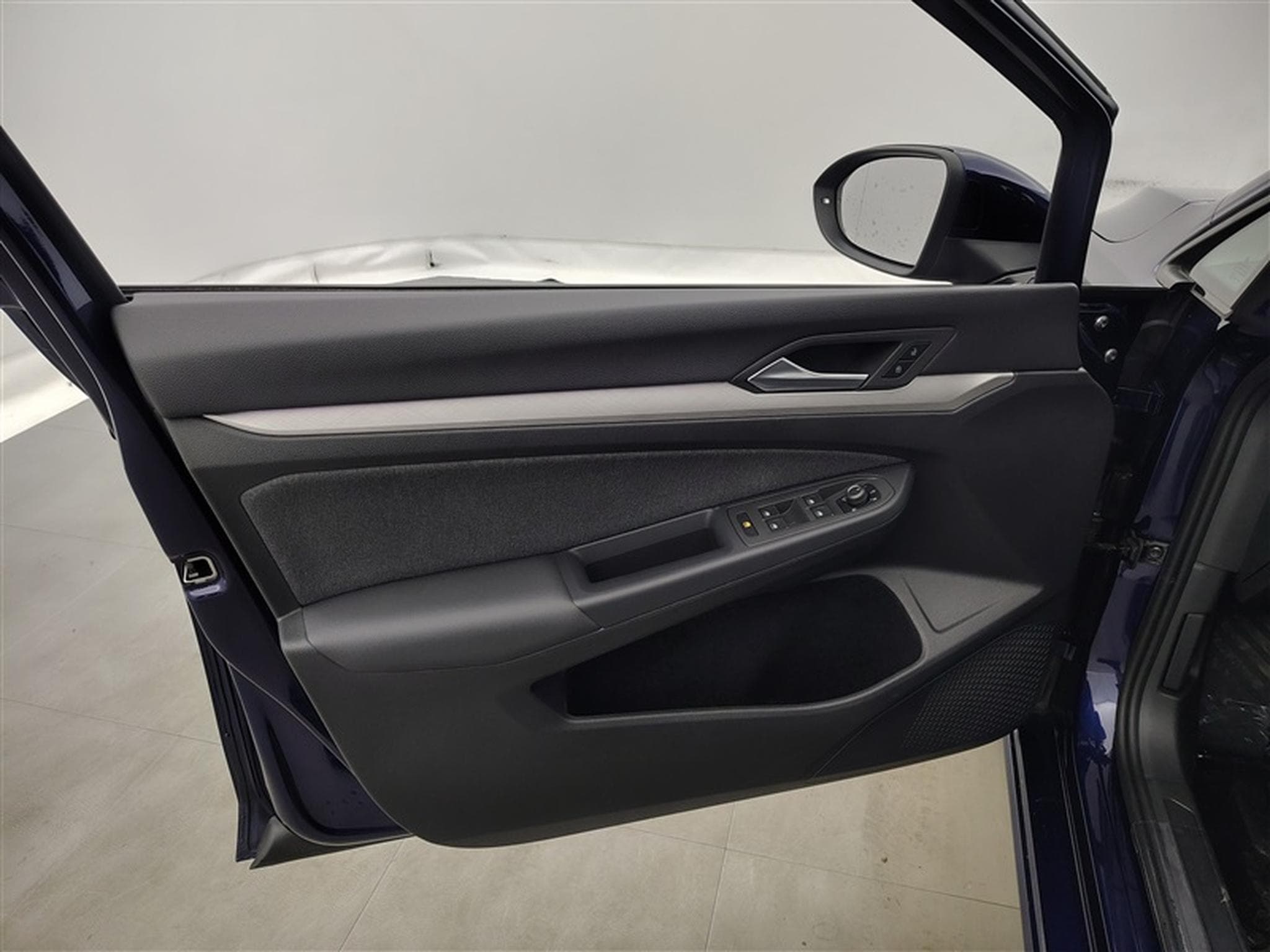 VW Golf 1.0 eTSI Life DSG NAVI / FULL LED / CARPLAY (2023) - Photo 17