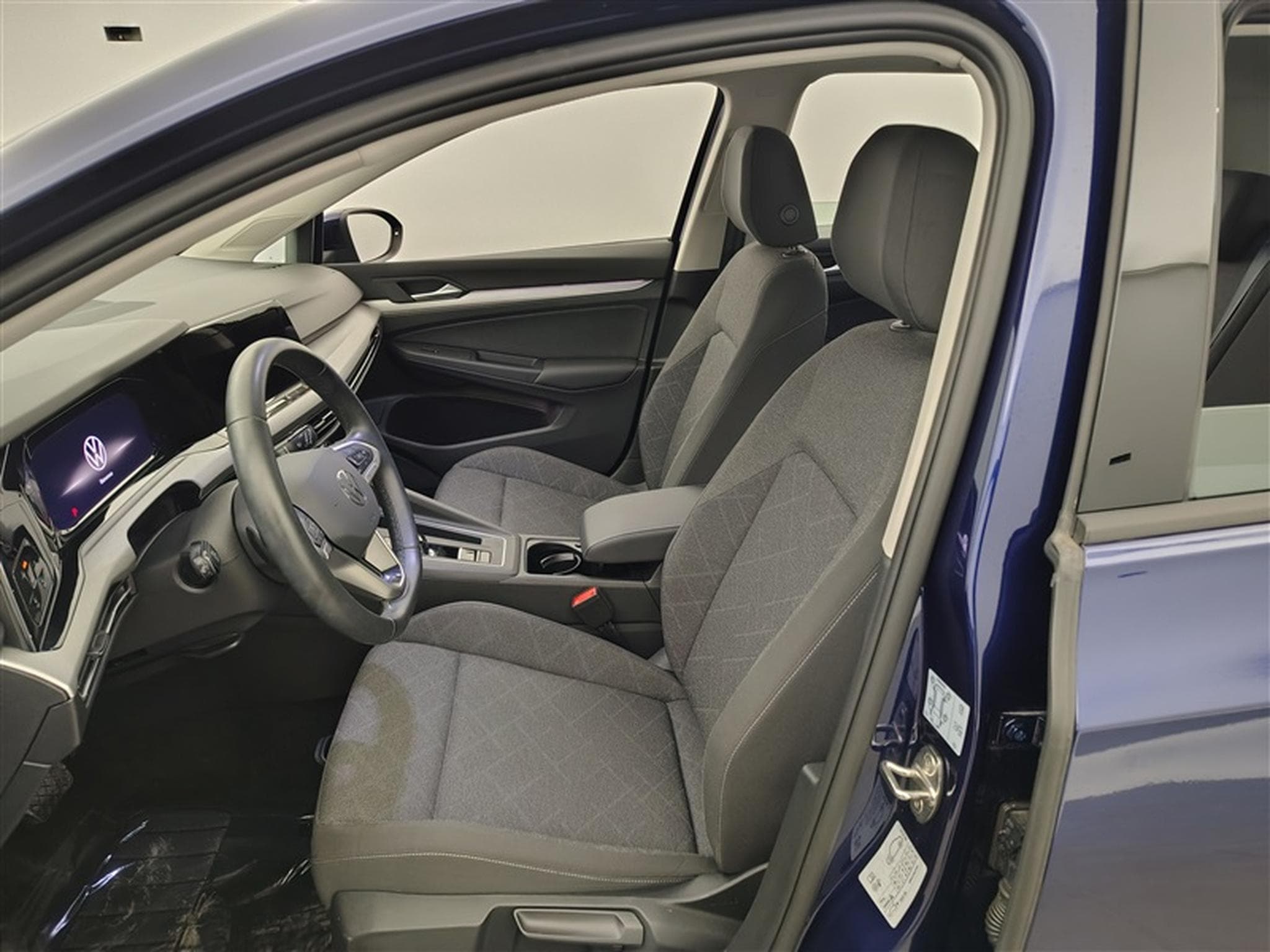 VW Golf 1.0 eTSI Life DSG NAVI / FULL LED / CARPLAY (2023) - Photo 7