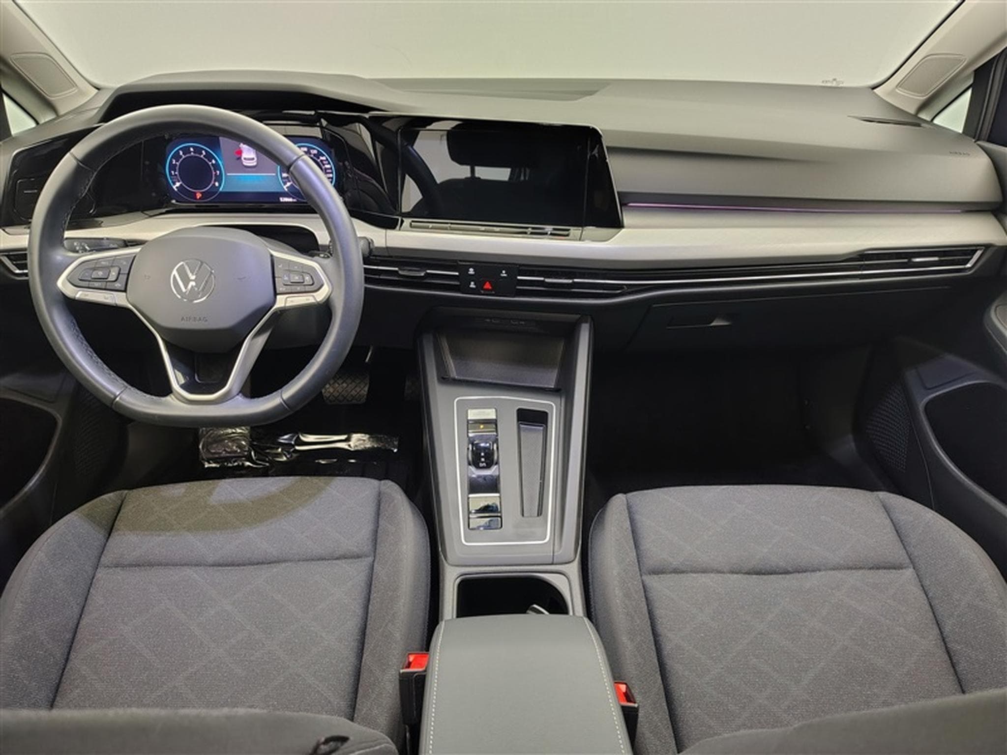 VW Golf 1.0 eTSI Life DSG NAVI / FULL LED / CARPLAY (2023) - Photo 8