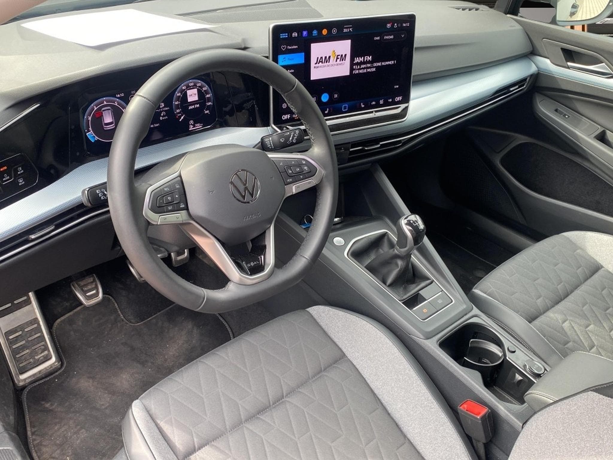 VW Golf (2025) - Photo 3