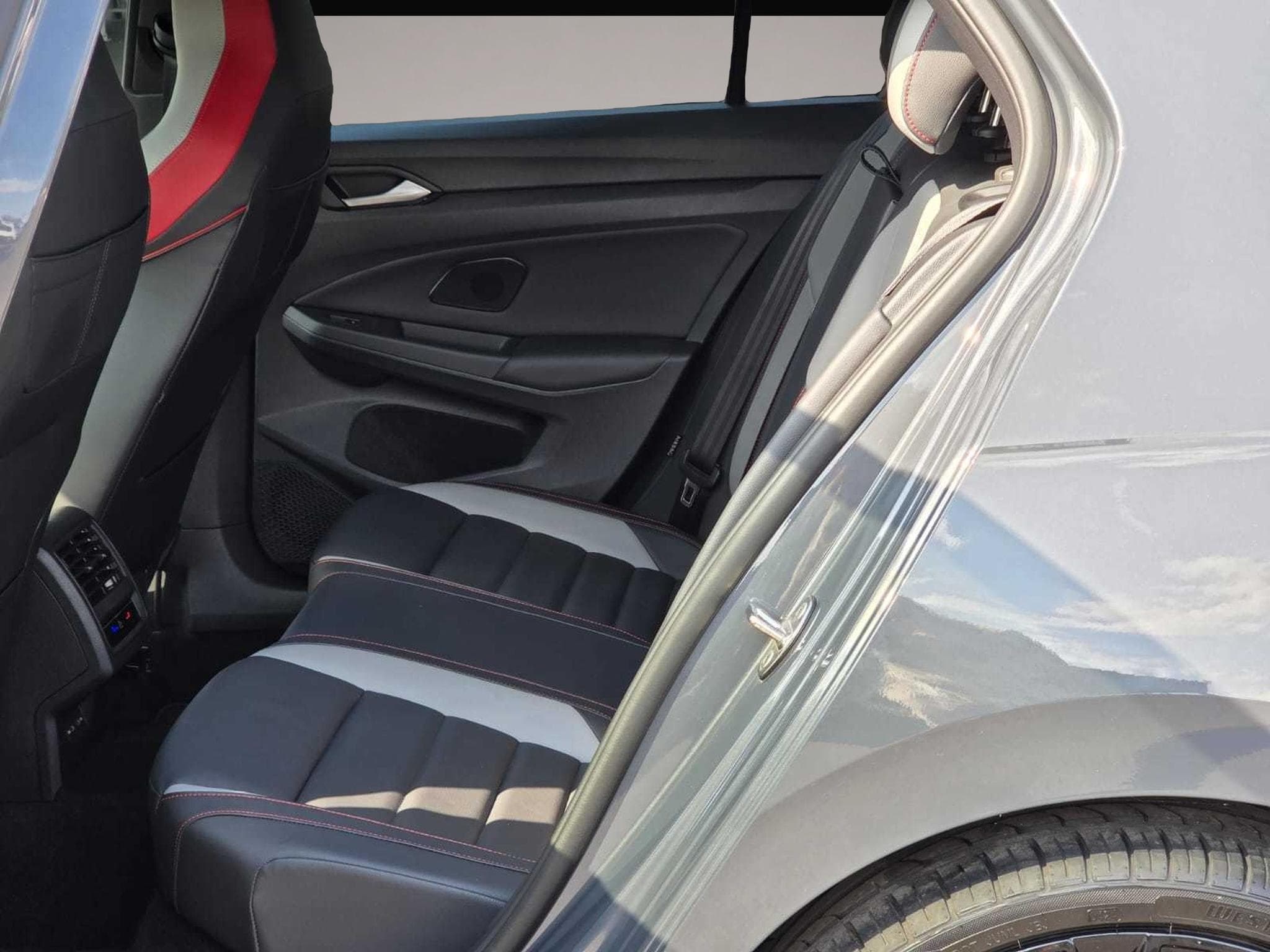 VW Golf (2024) - Photo 6