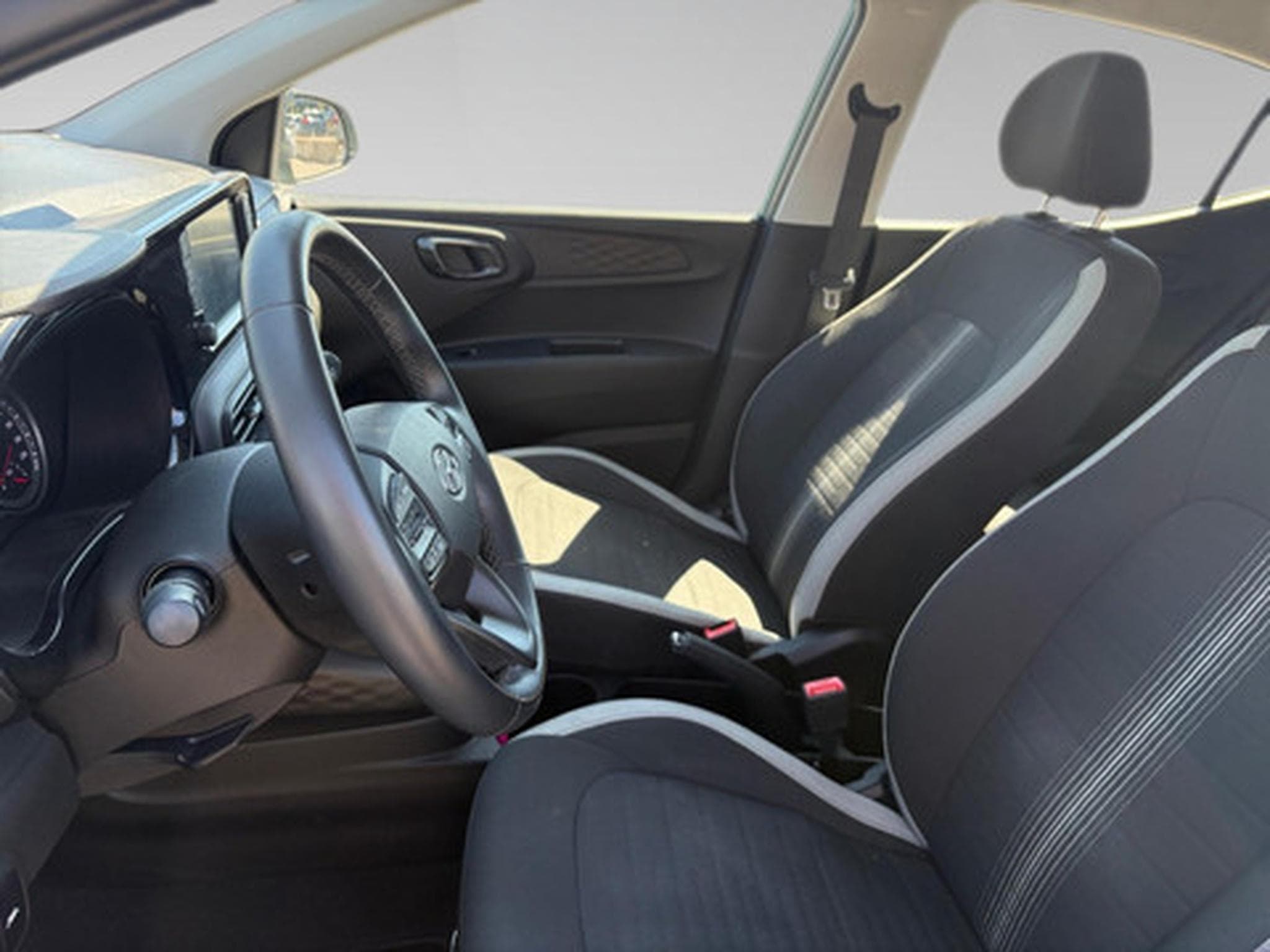 Hyundai i10 1.0 Twist AMT (2023) - Photo 4