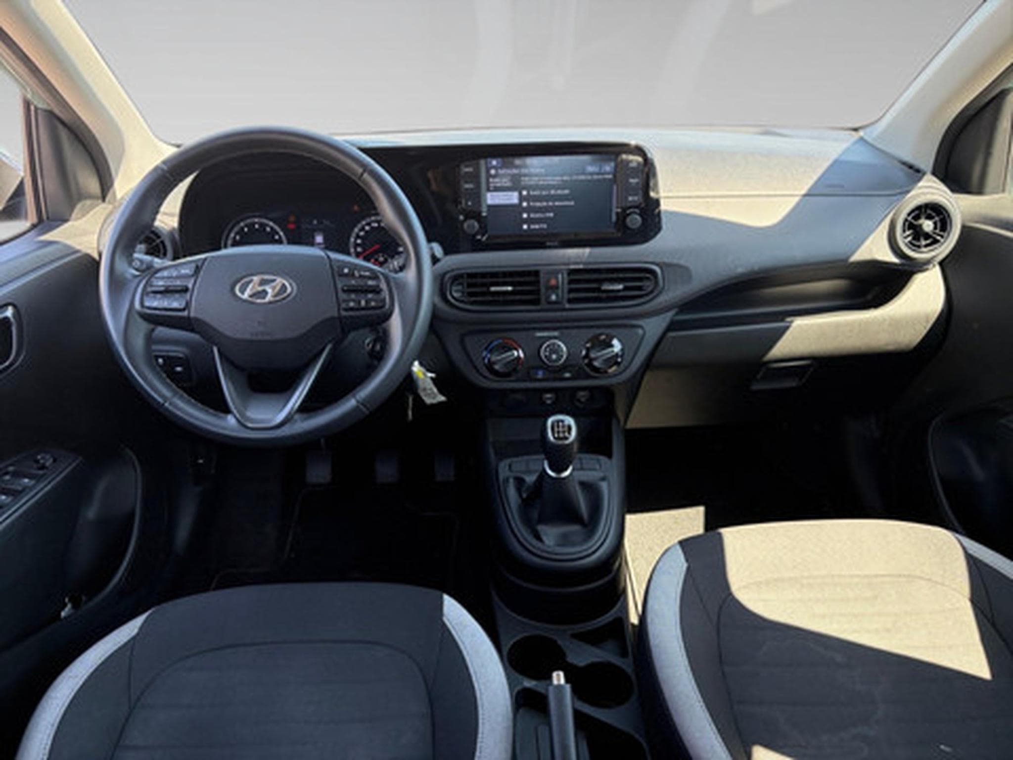 Hyundai i10 1.0 Twist AMT (2023) - Photo 5