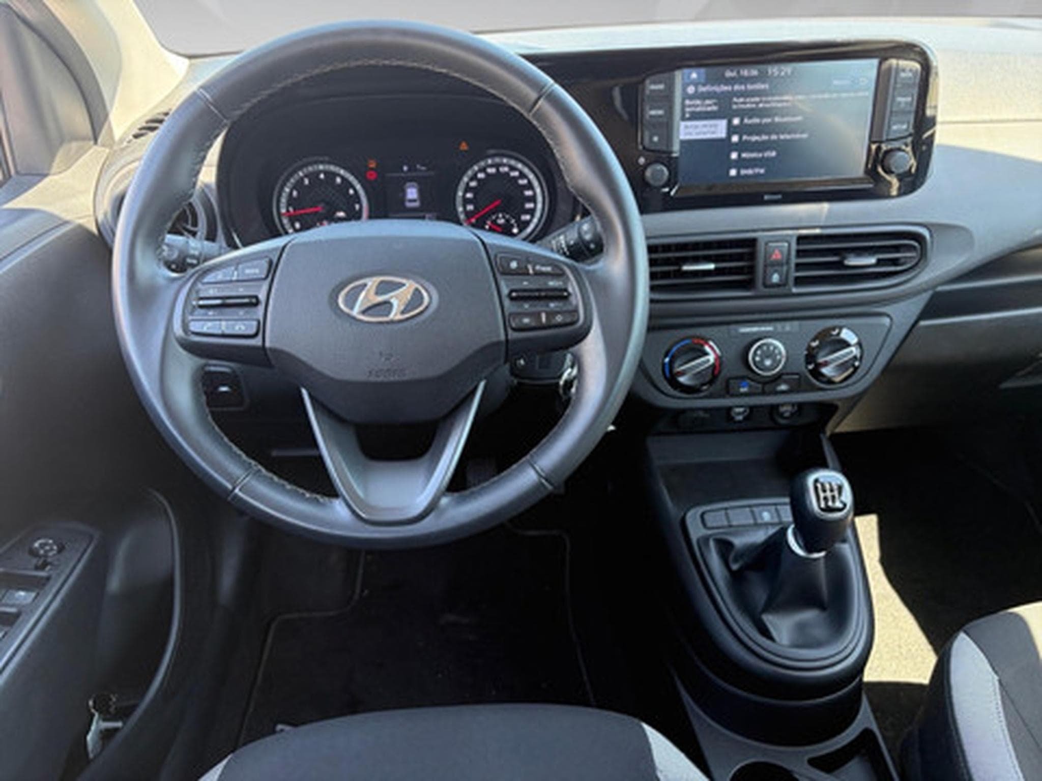 Hyundai i10 1.0 Twist AMT (2023) - Photo 7