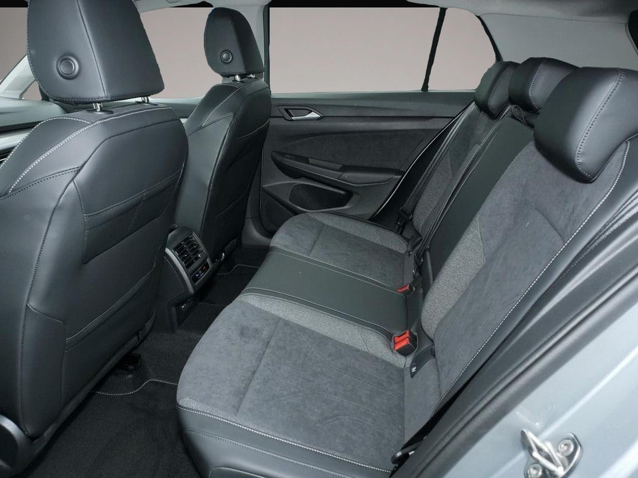 VW Golf (2024) - Photo 5